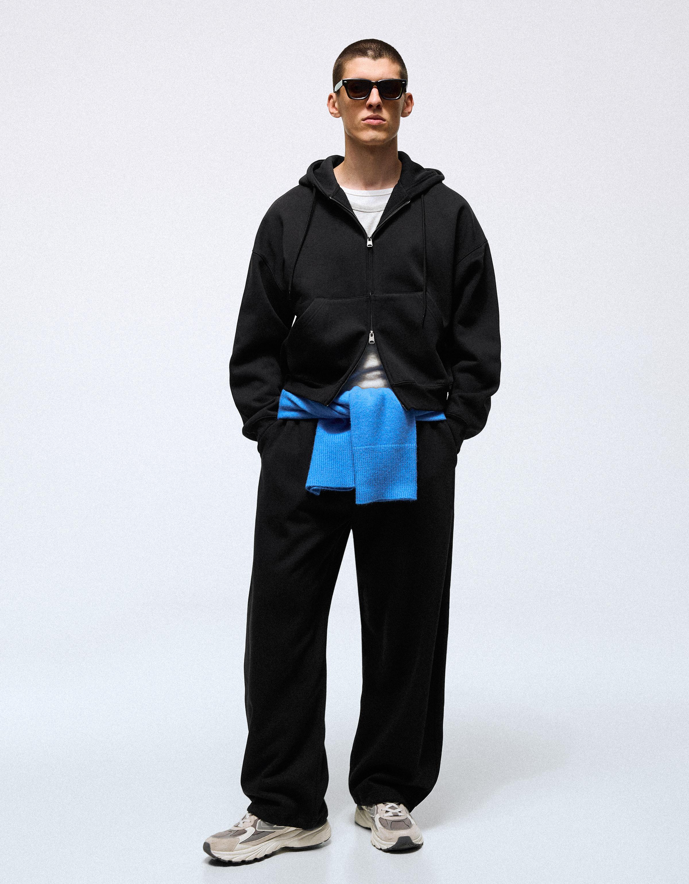 Zip-up hoodie — Black