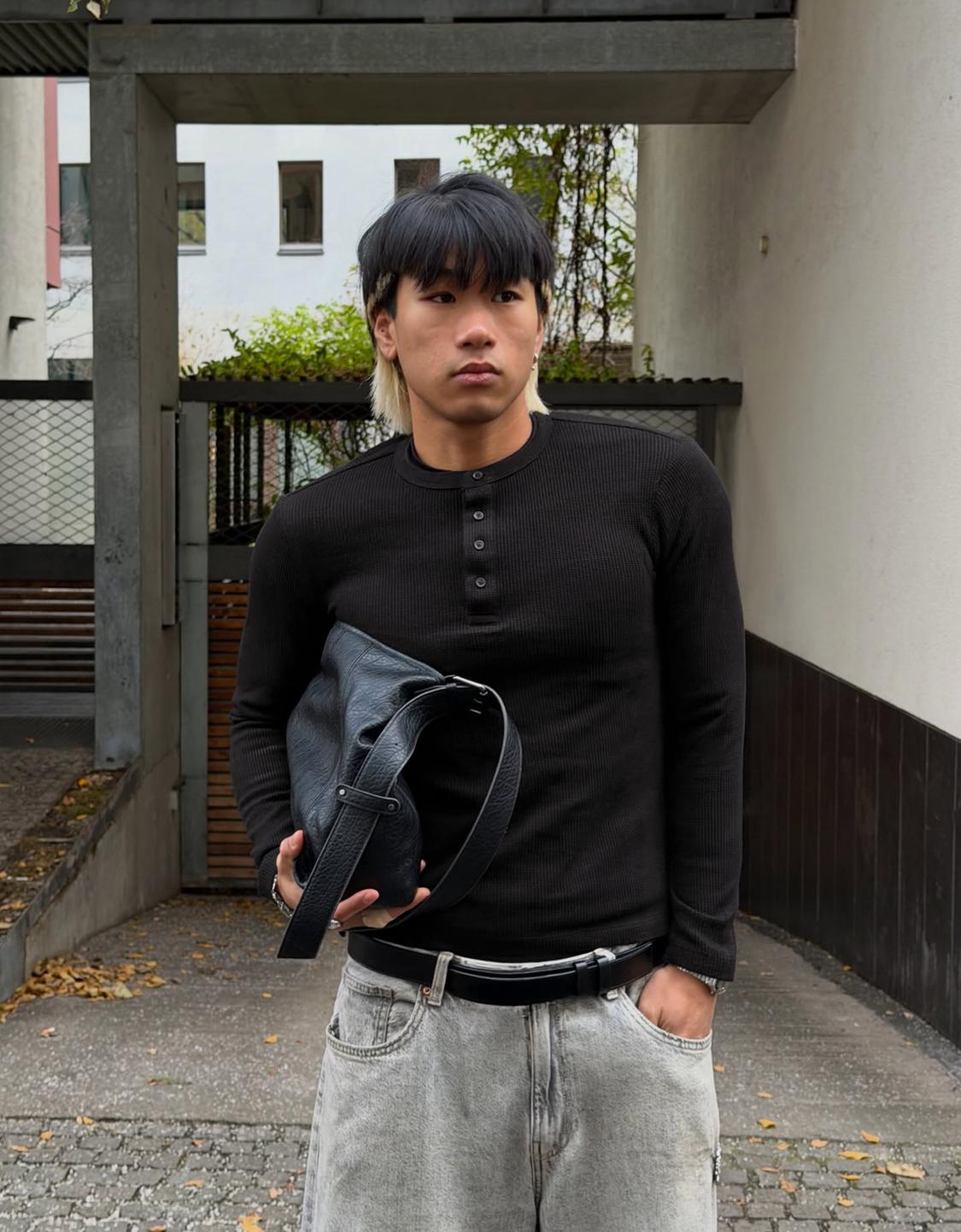 Long-sleeve slim-fit Henley collar T-shirt