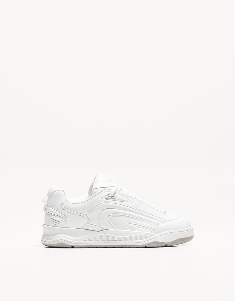 Techno-Sneaker mit dicker Sohle