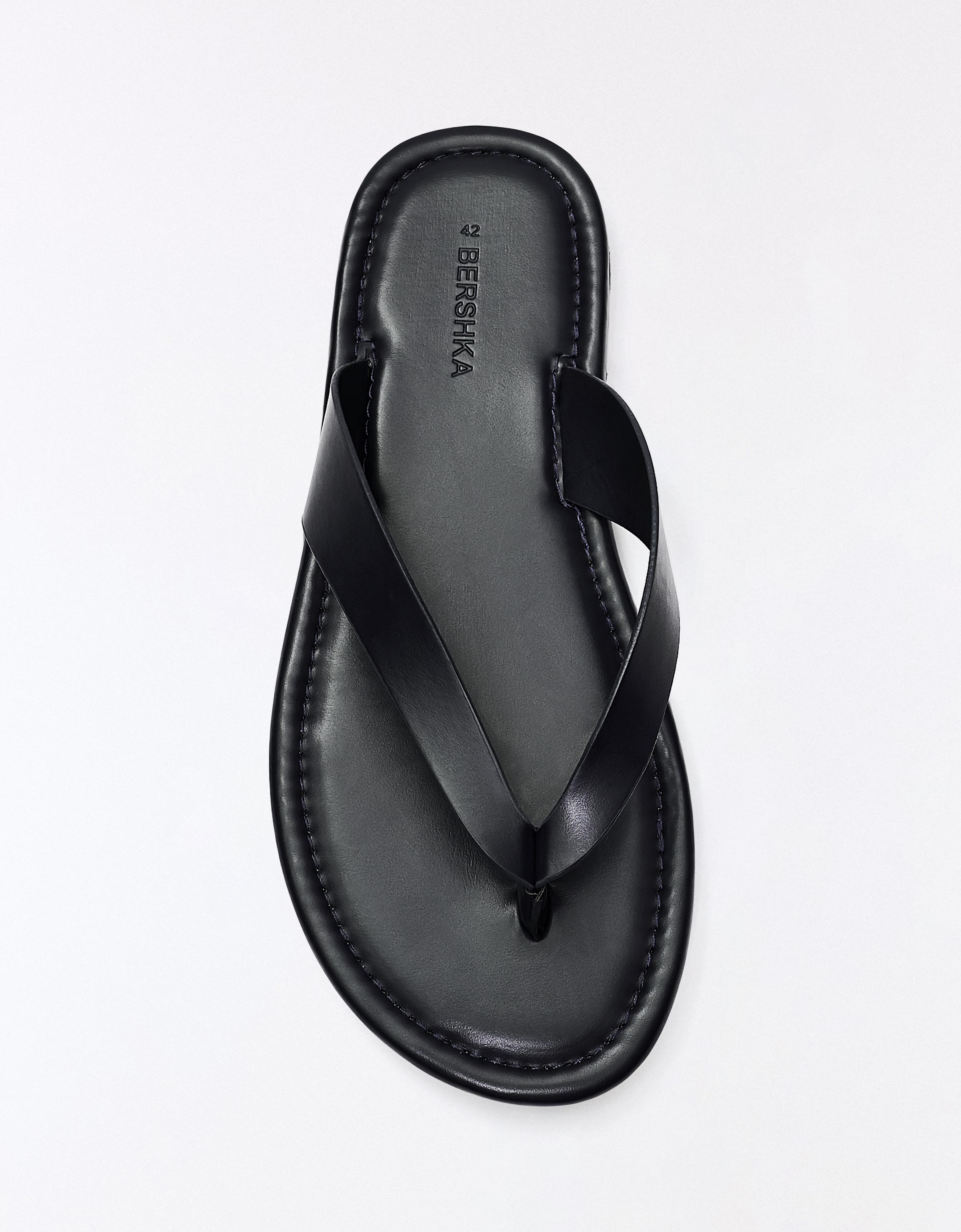 Thong strap sandals — BLACK