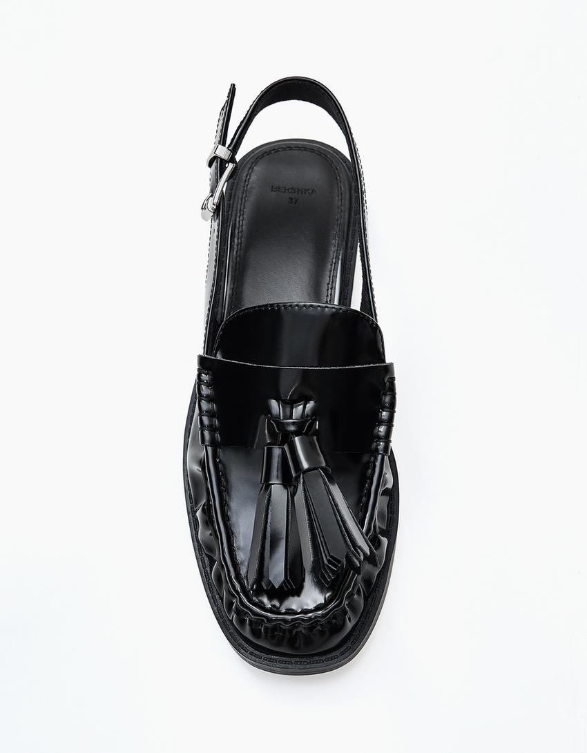Mocassim tipo mule com tassel-Preto