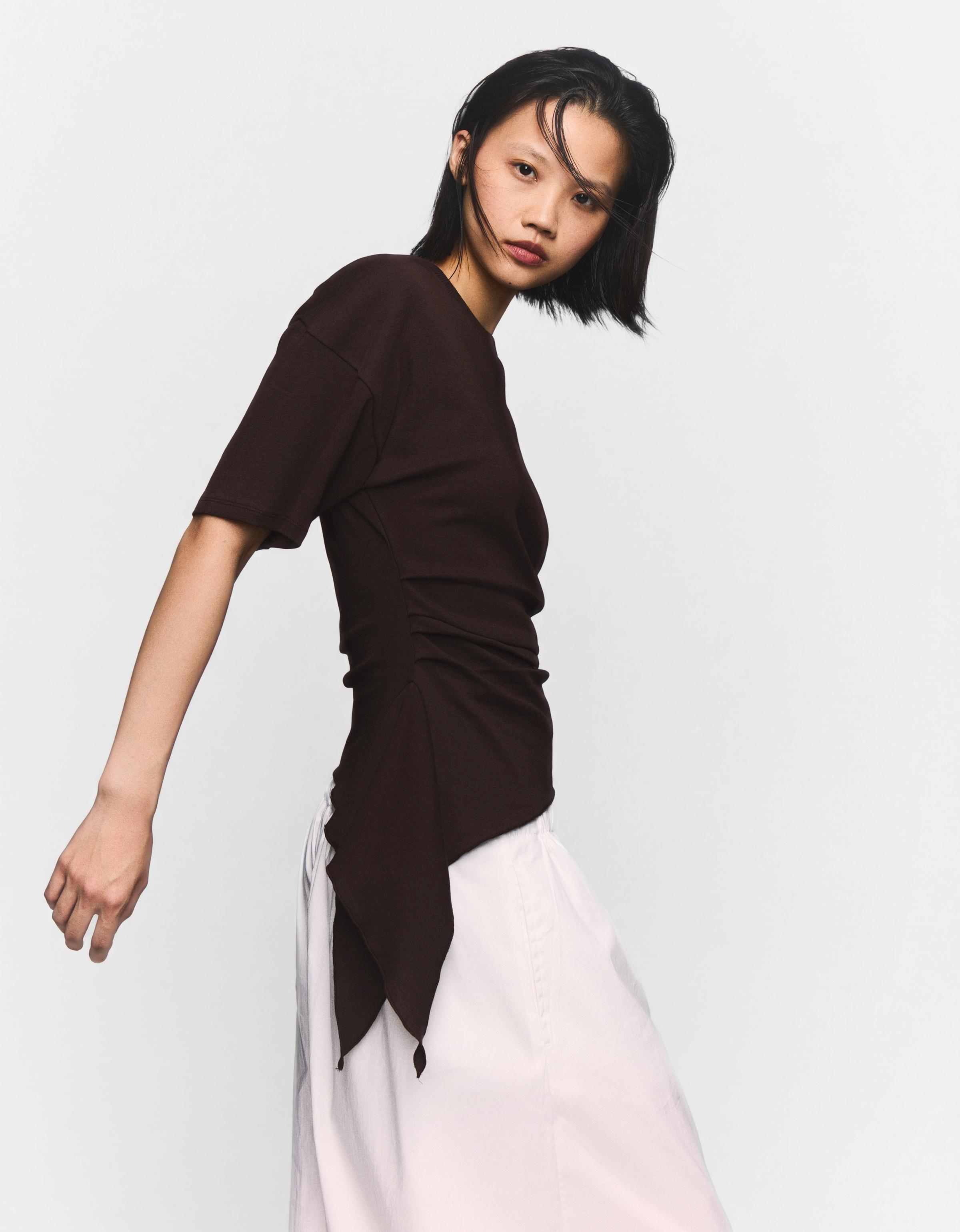 Kısa kollu büzgülü tişört - Görsel 25