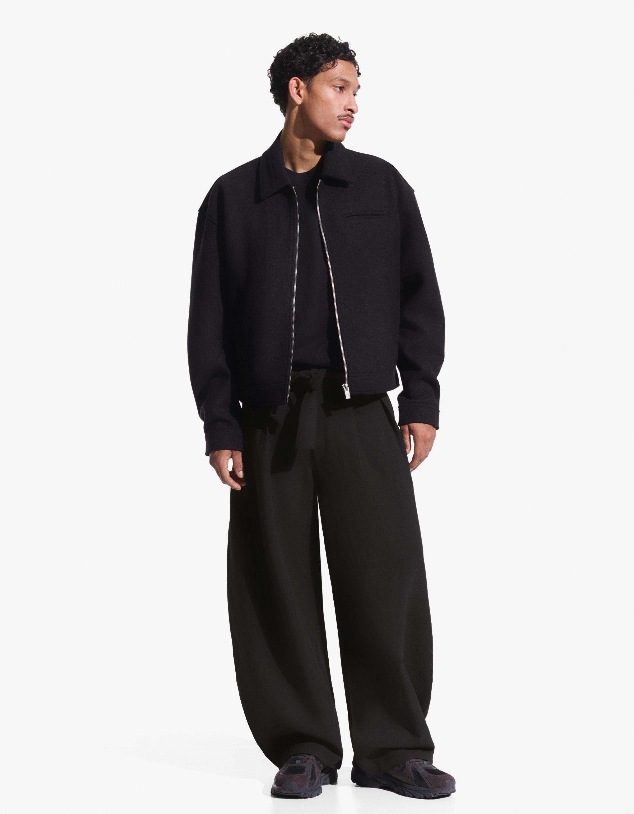 Barrel-leg tailored fit trousers with belt — Black