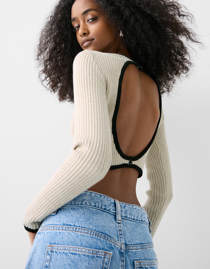 سويتر بفتحة خلفية-رملي-2