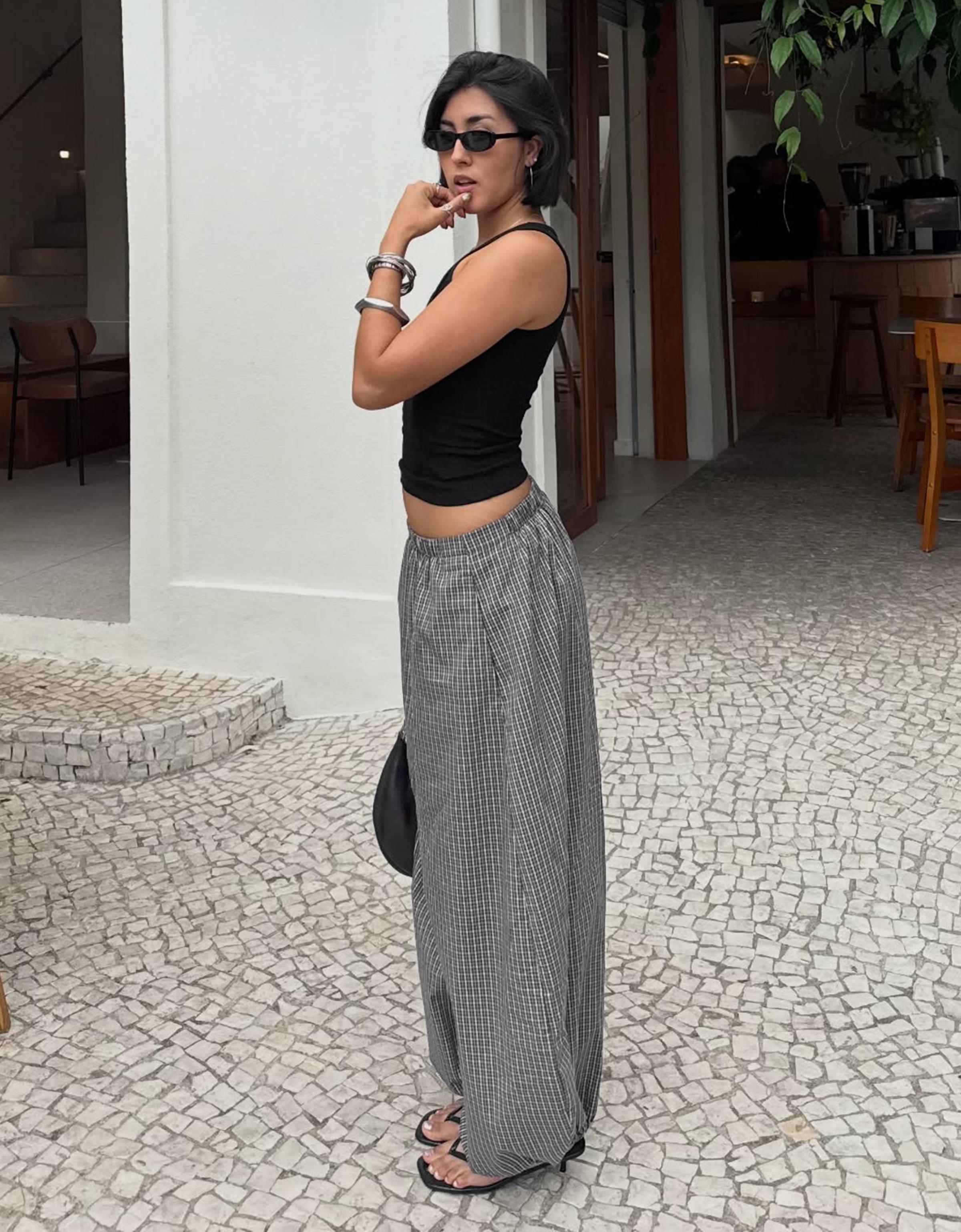 V-neck strappy vest top — Black