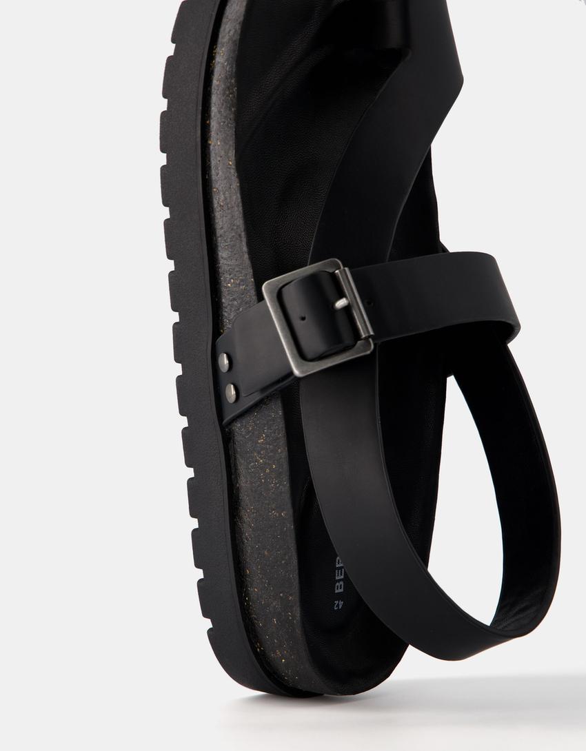 صندل بنعل عال وإبزيم-أسود