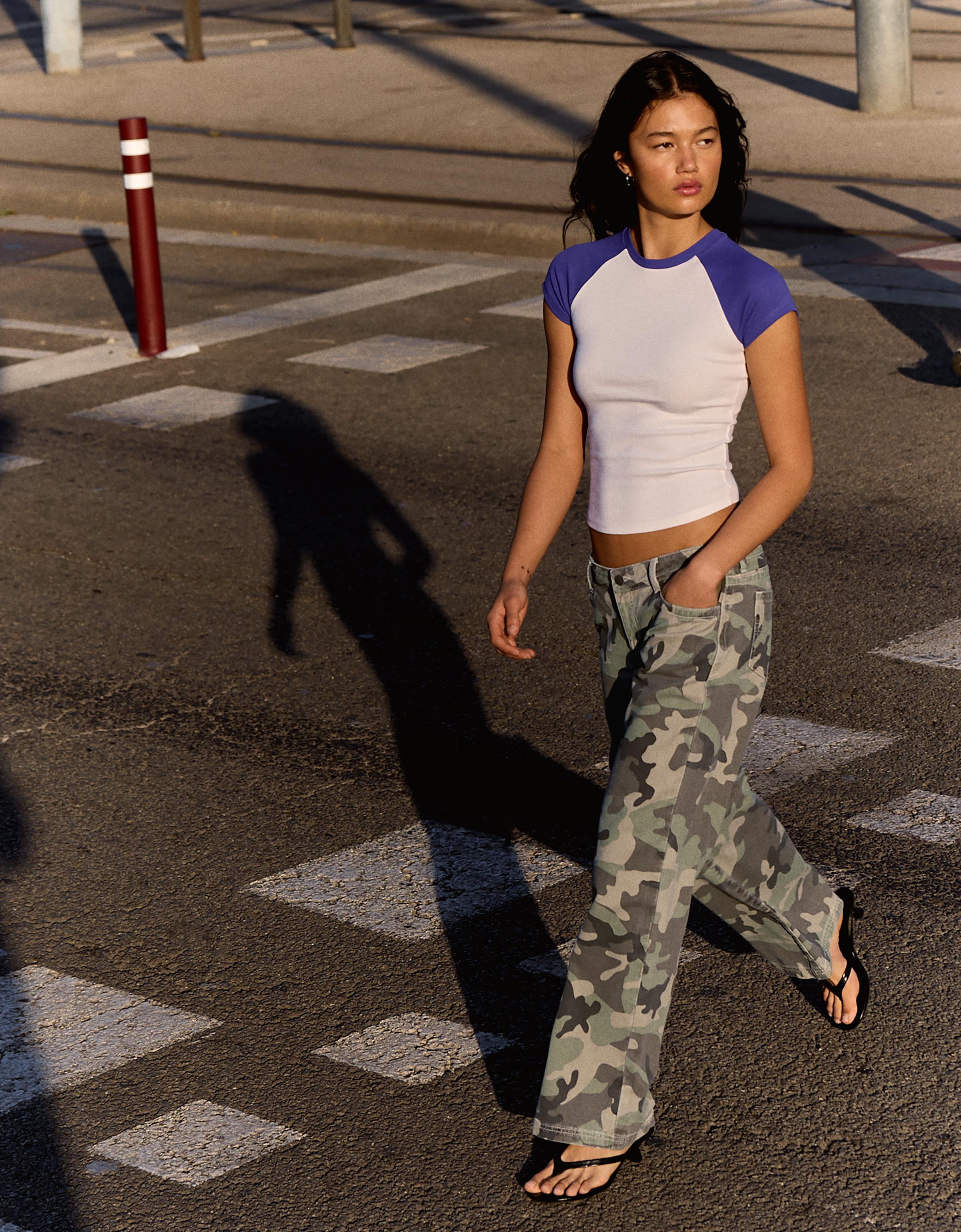 Bershka Pantalón Straight Print Mujer Kaki