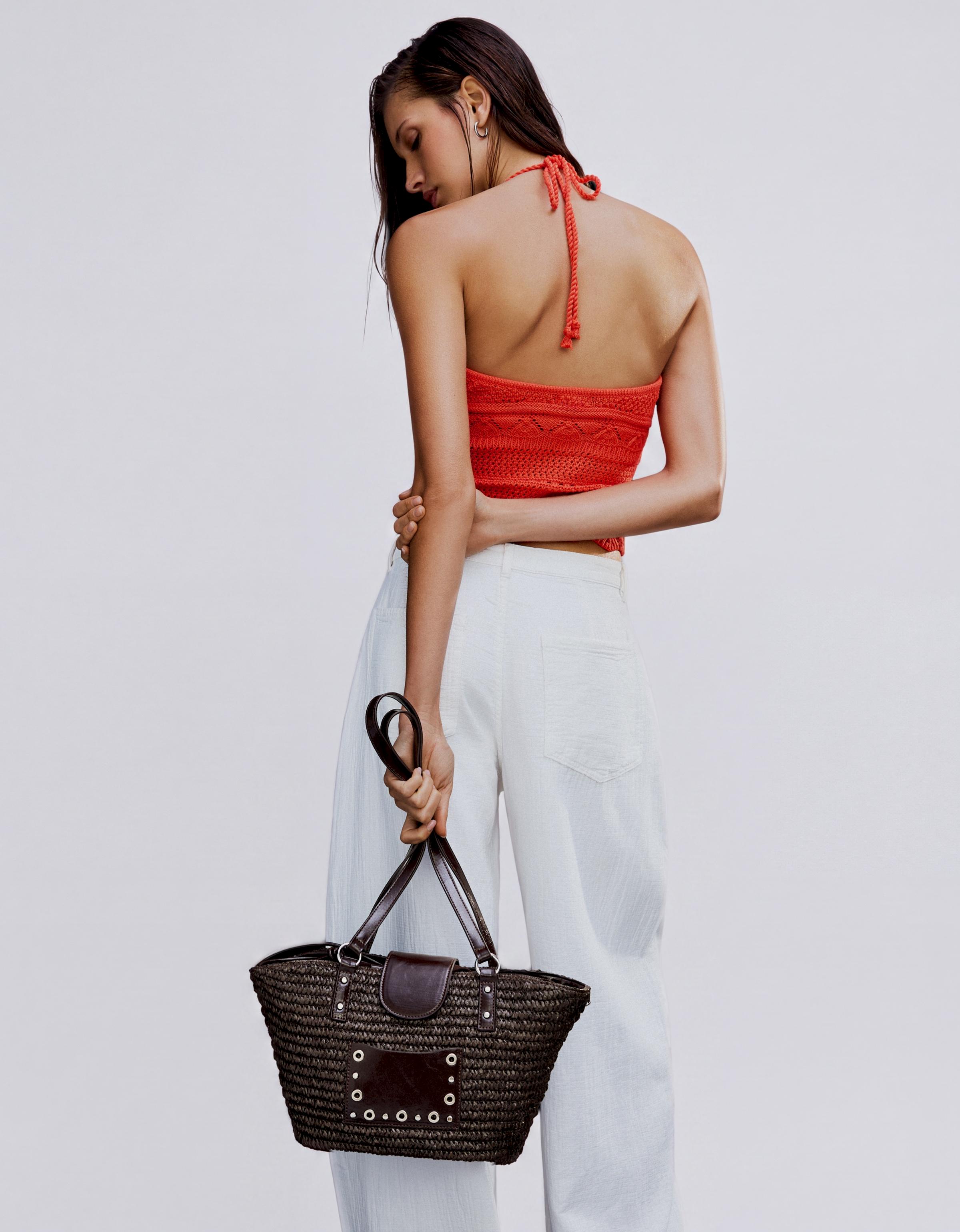 Studded raffia basket bag — Brown