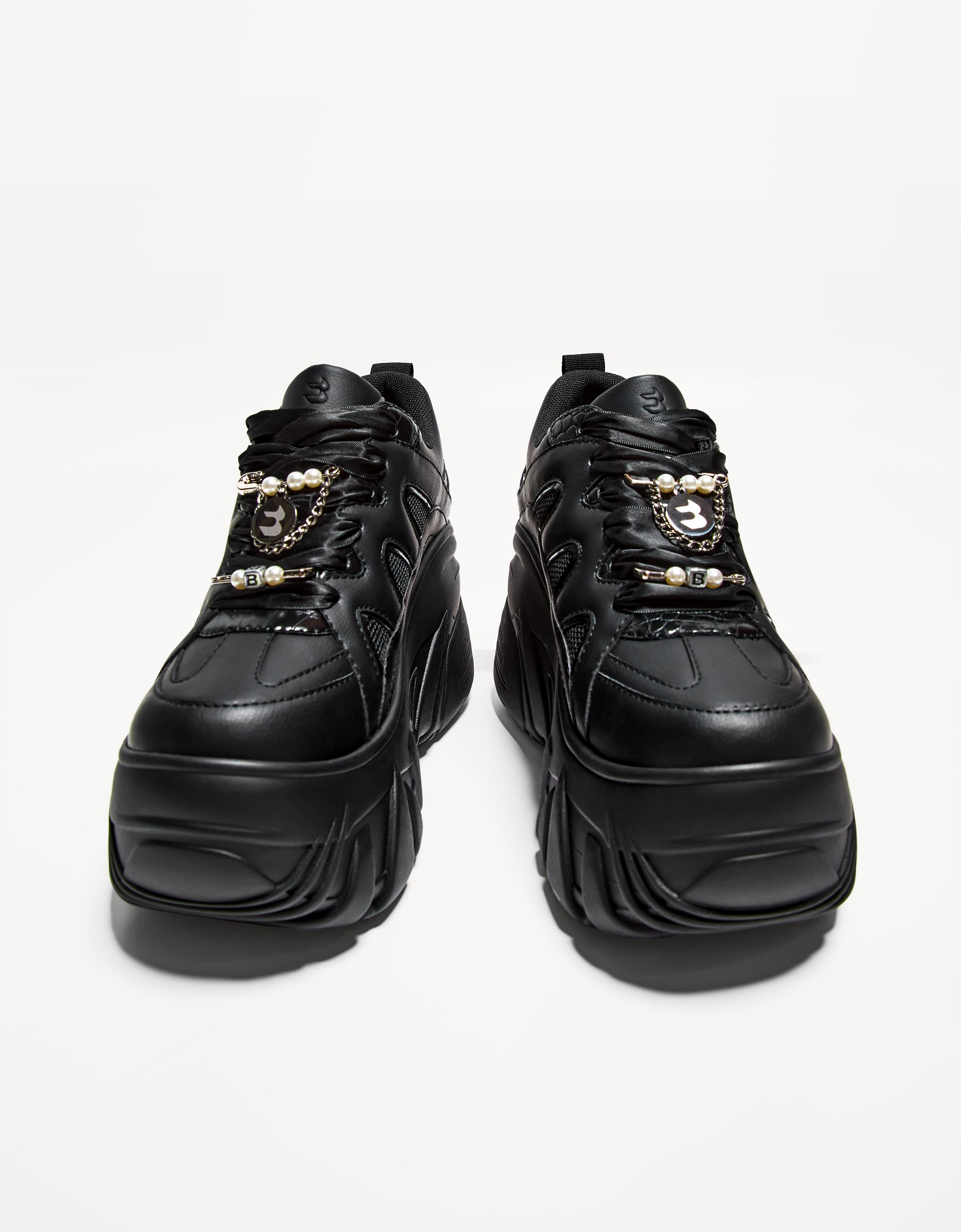 BERSHKA チャーム付き厚底プラットフォームスニーカー XL XL platform sneakers with charms - Shoes - Women | Bershka