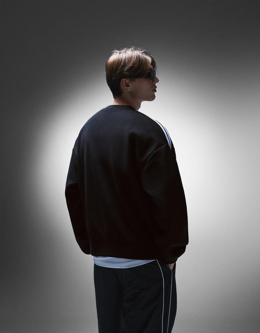 Sweatshirt microcorduroy estampado-Preto