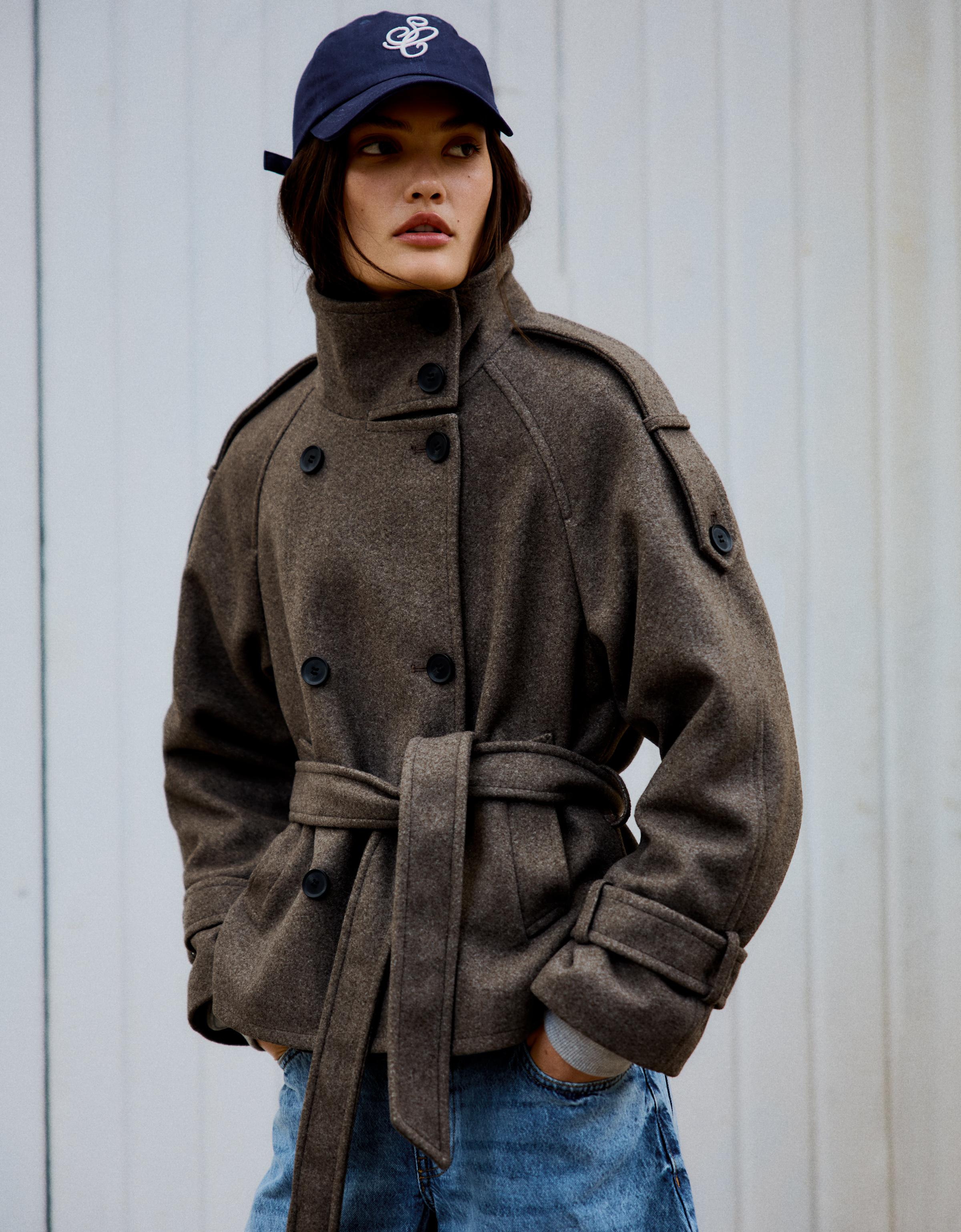 Bershka Trencz Z Kołnierzem Typu Funnel Soft Touch Kobieta Ciemnobeżowy