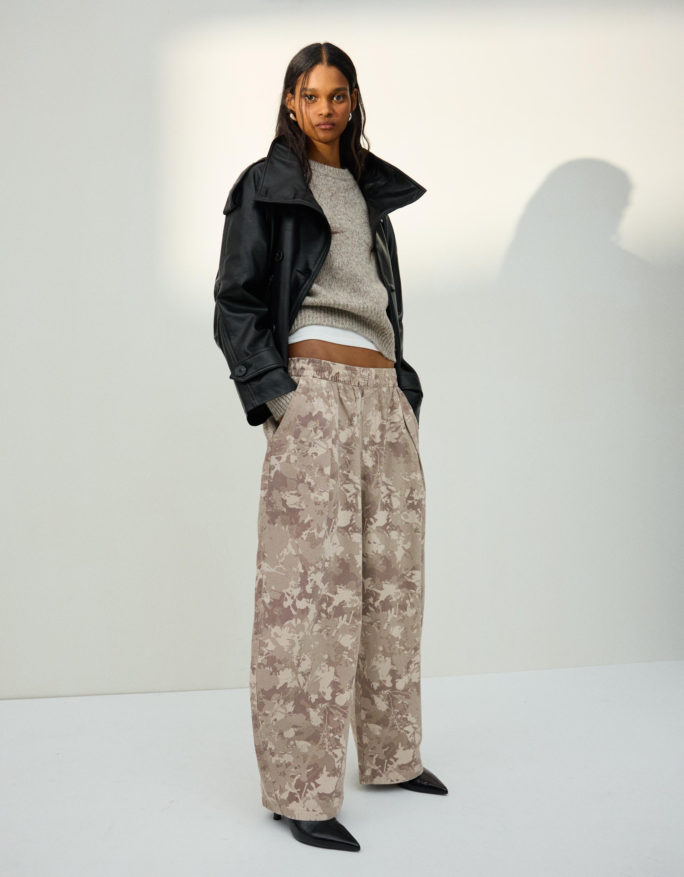 Bershka Hose Mit Puffärmel-Print Damen M Sandfarbe