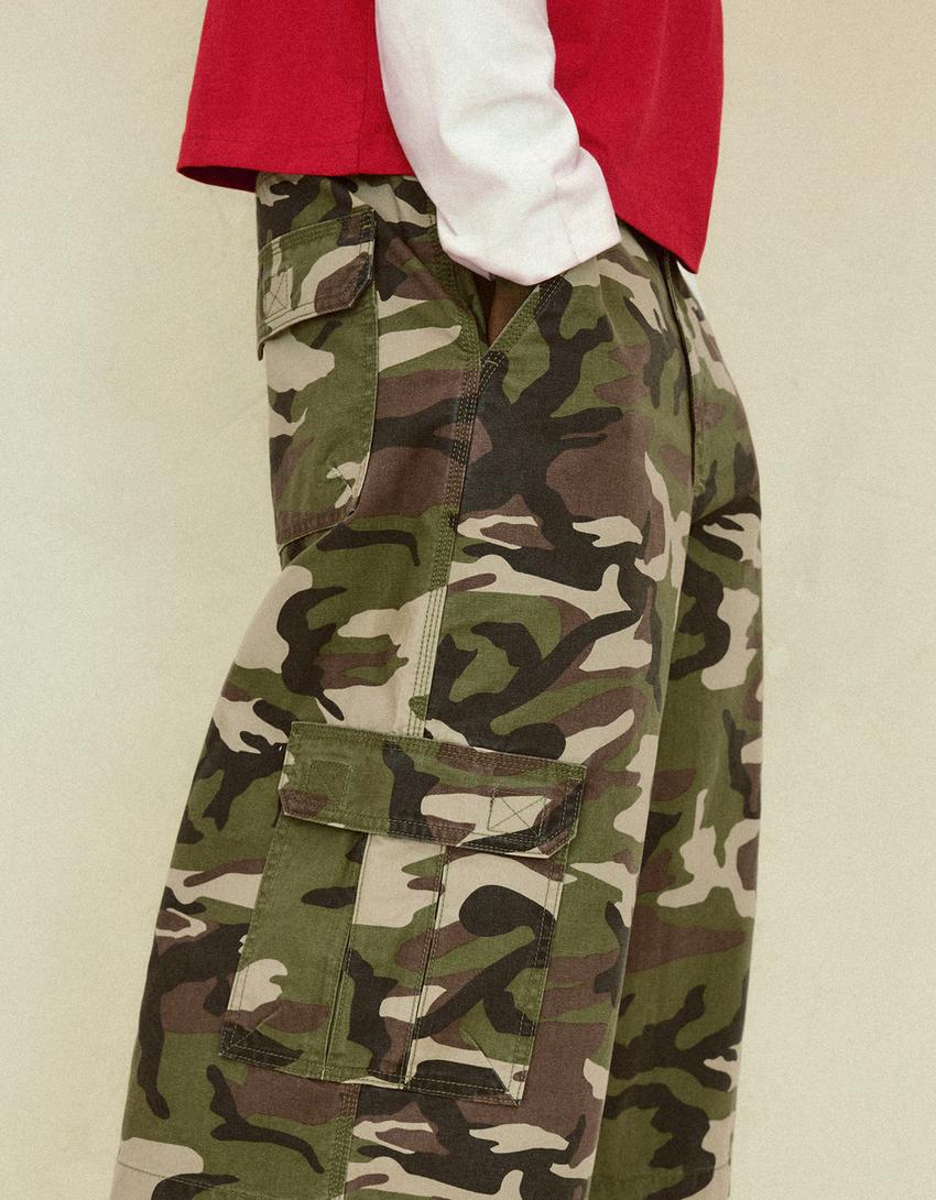 Barrel-fit jorts with print-Khaki