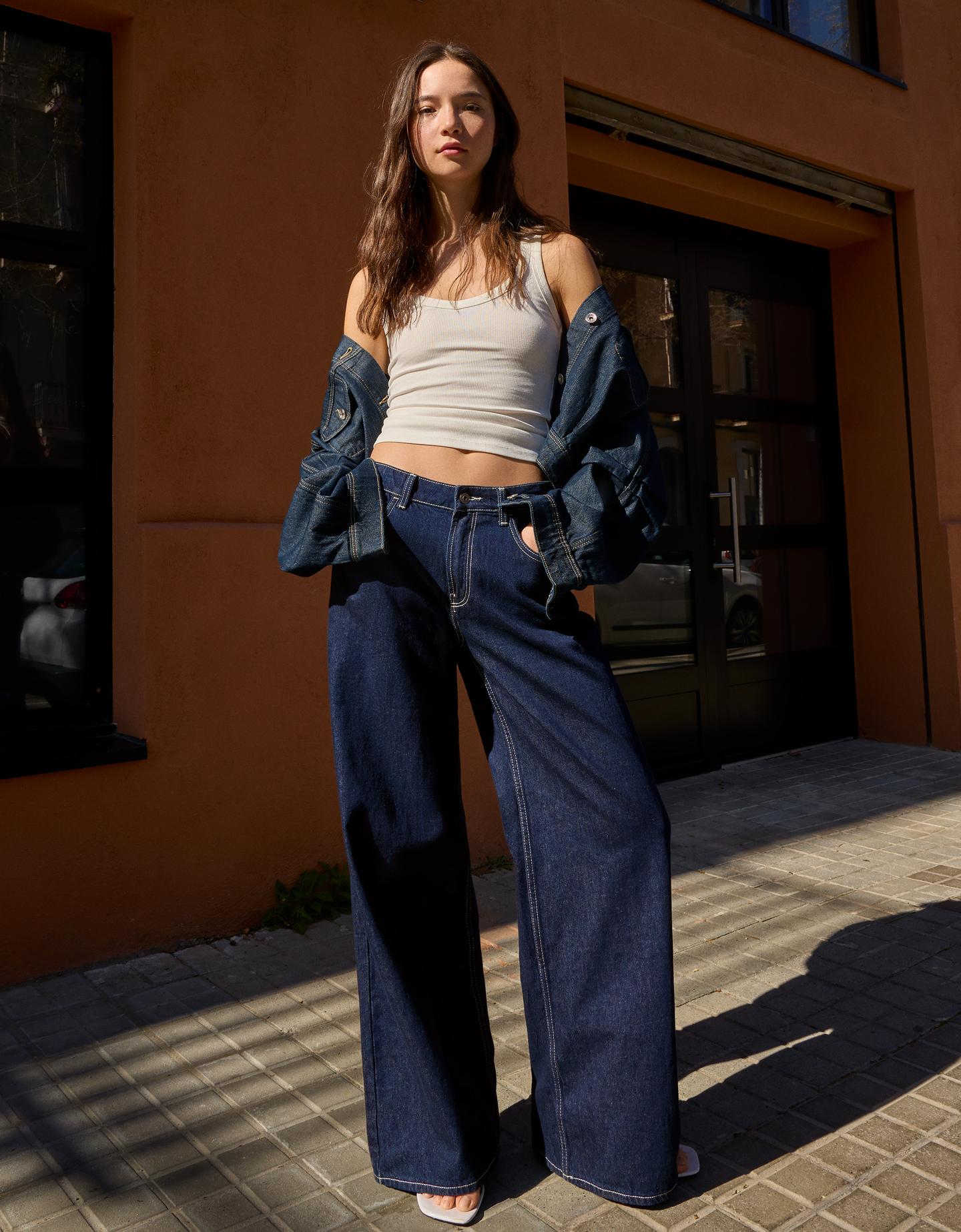 Bershka jeansy wide leg granatowy
