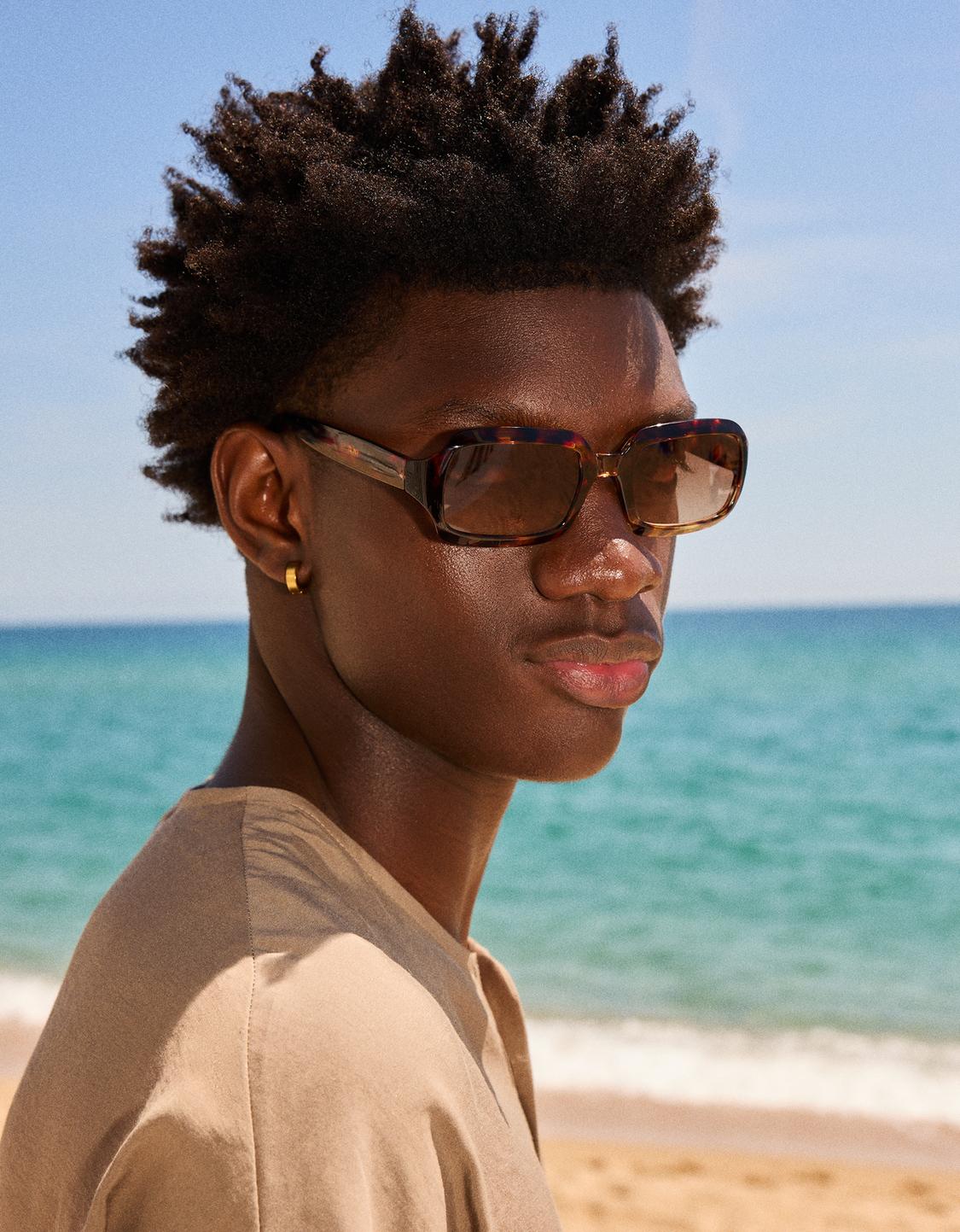 Tortoiseshell effect sunglasses