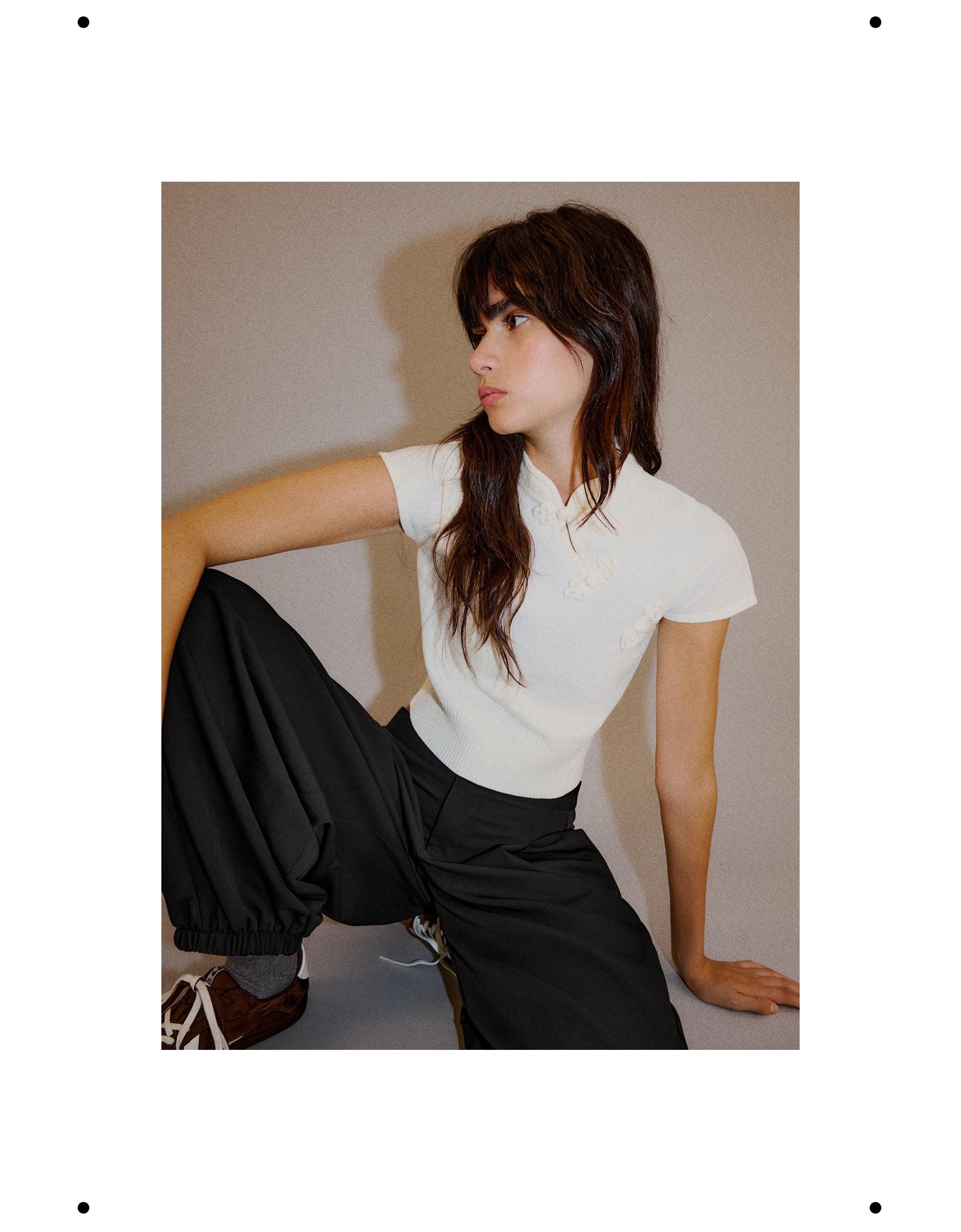 Short sleeve knit jumper with clasps — Cream
