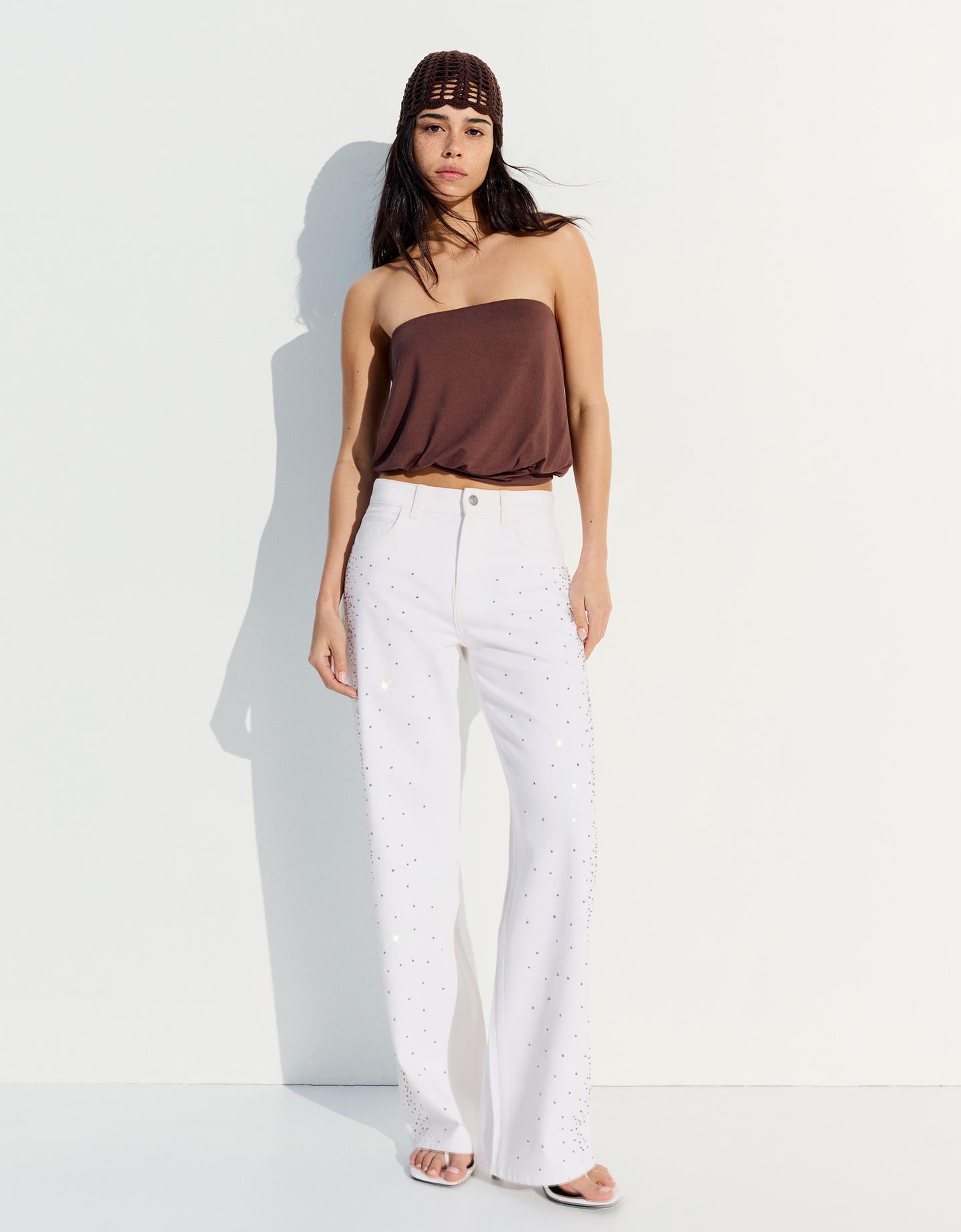 Bershka jeansy o kroju straight z wysokim stanem i błyszczącymi detalami kremowy