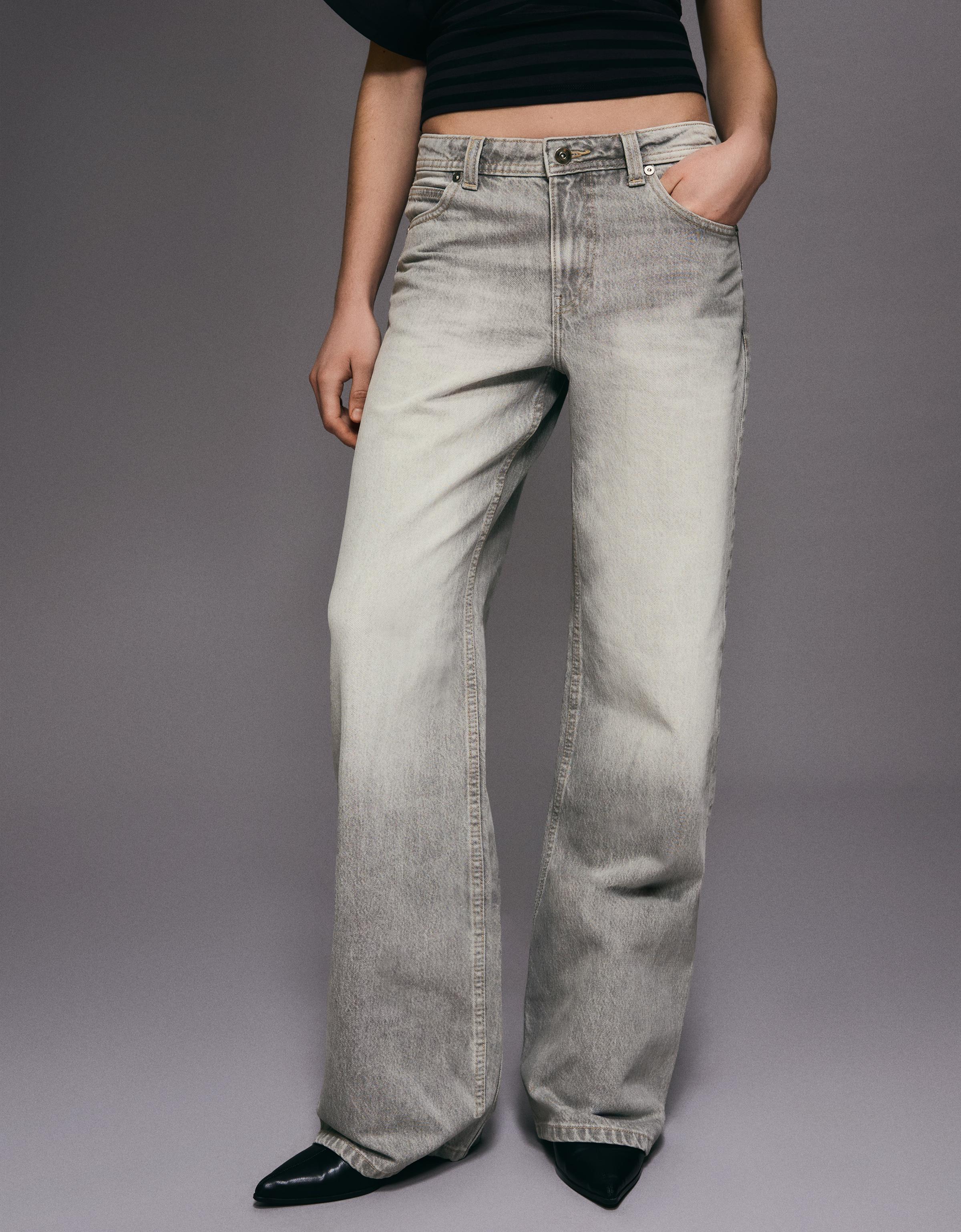Mid-waist baggy jeans