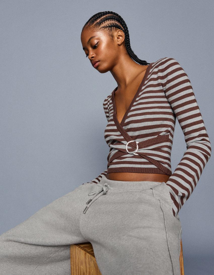 Buckle V-neck sweater-Brown