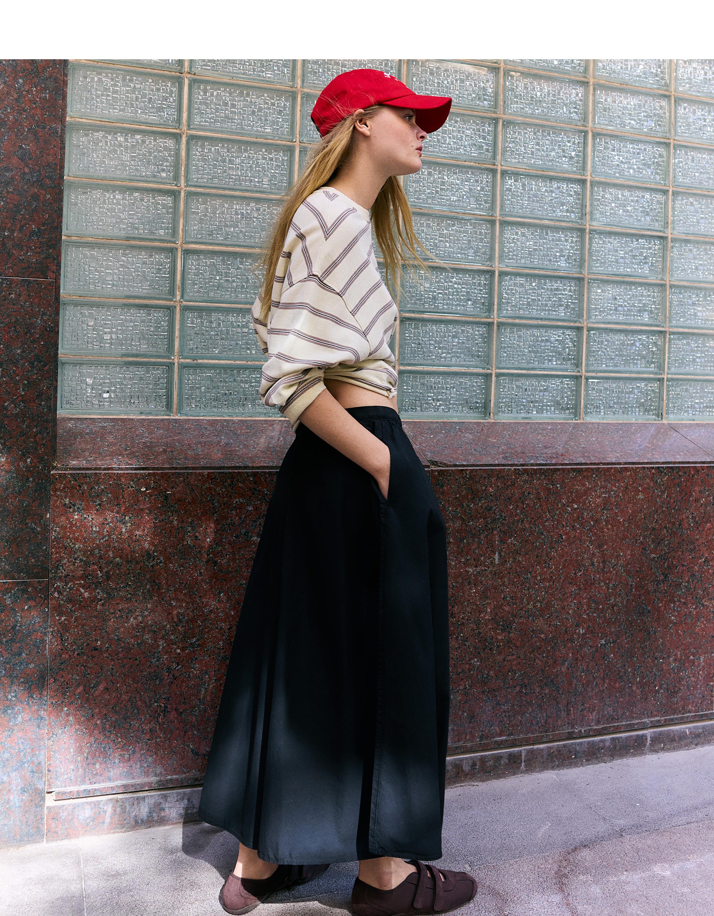 Elasticated waist midi skirt — Black