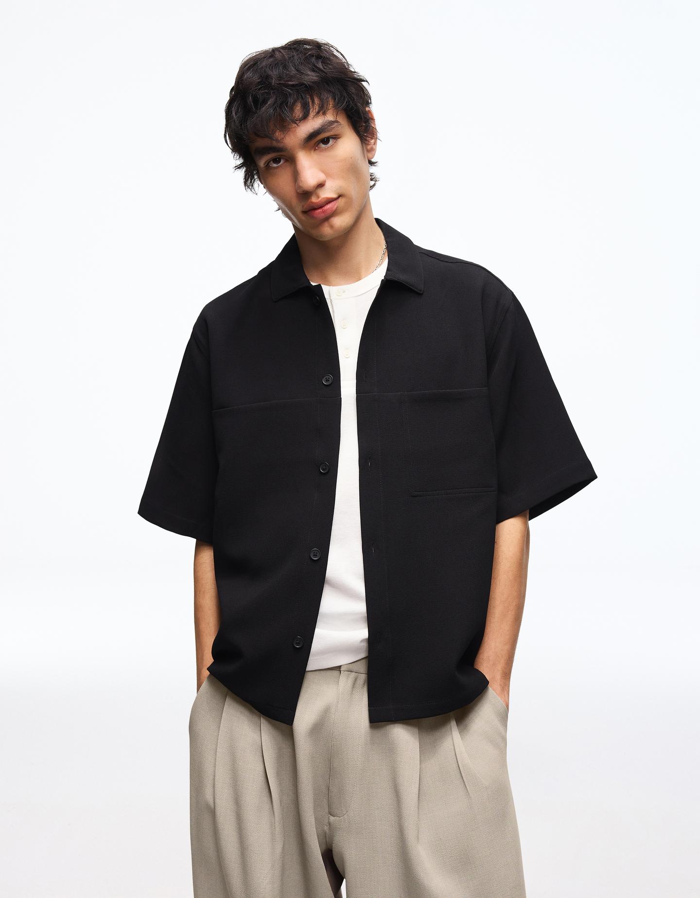 Bershka koszula boxy tailoring z krótkim rękawem czarny