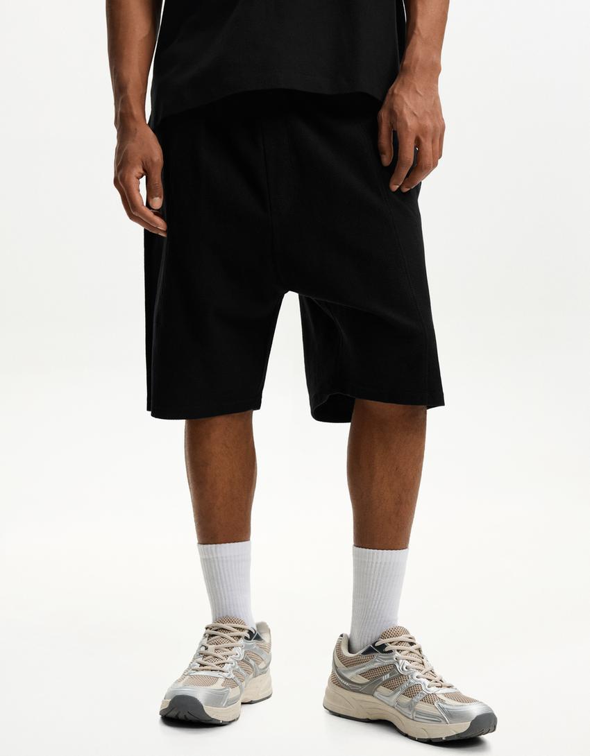 Textured Bermuda shorts-Black