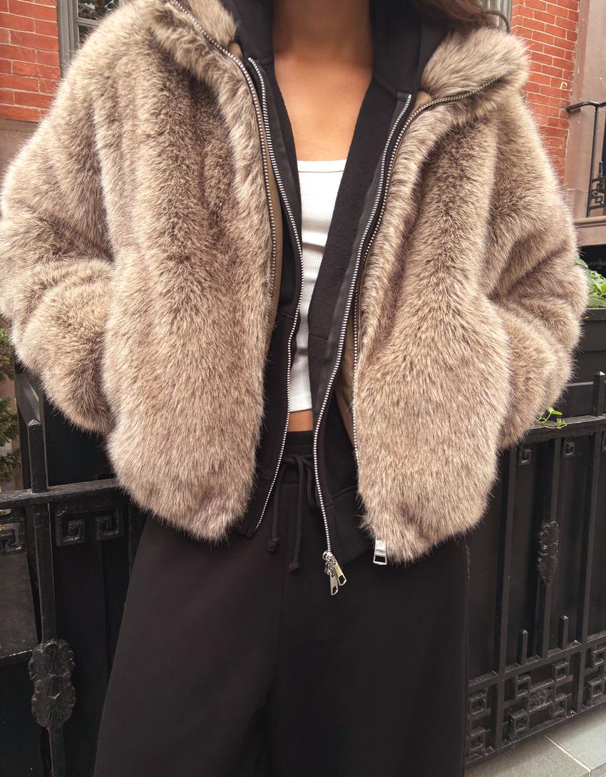 Cazadora efecto pelo Chamarras y trench Mujer Bershka