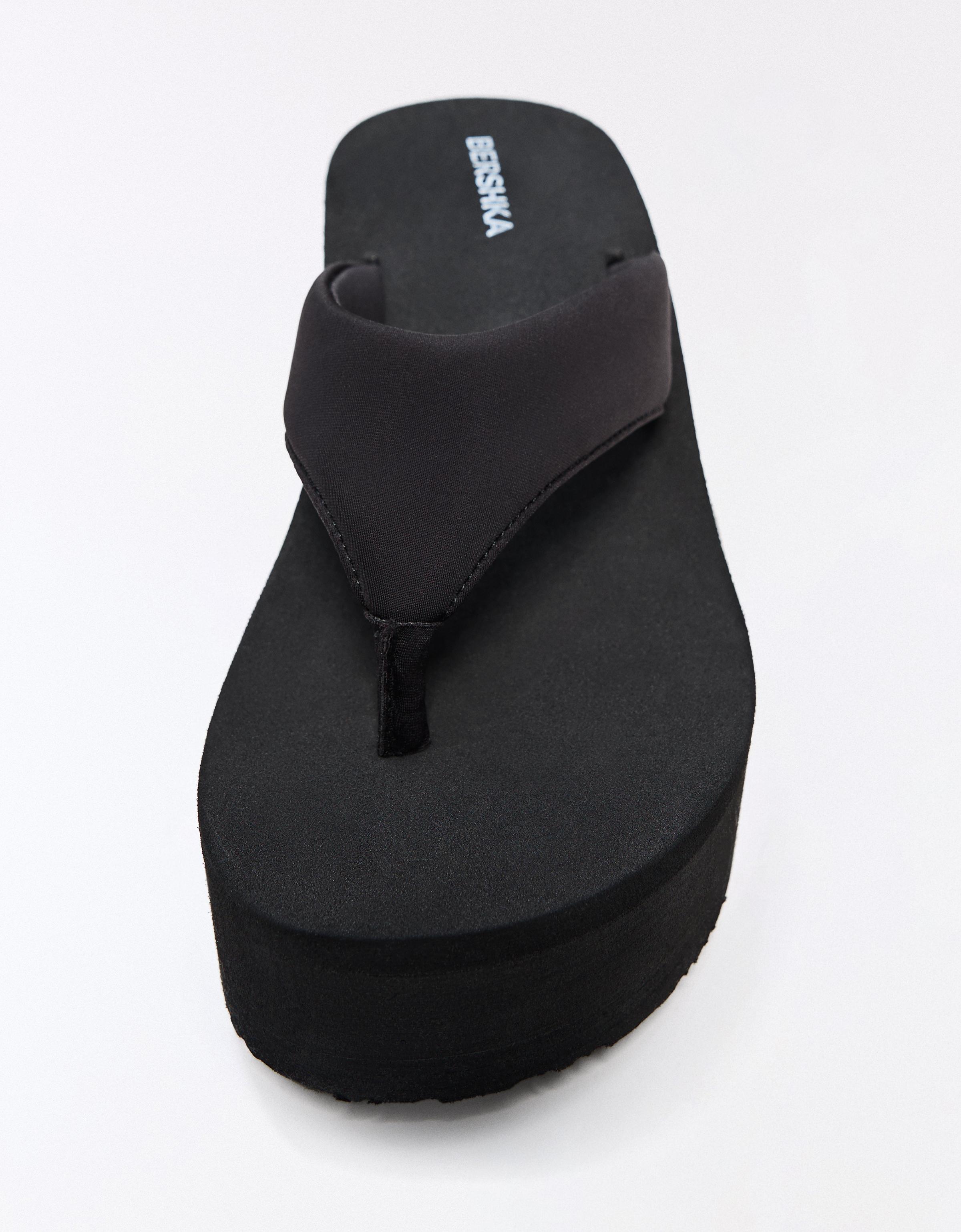 Thong heeled platform sandals — BLACK