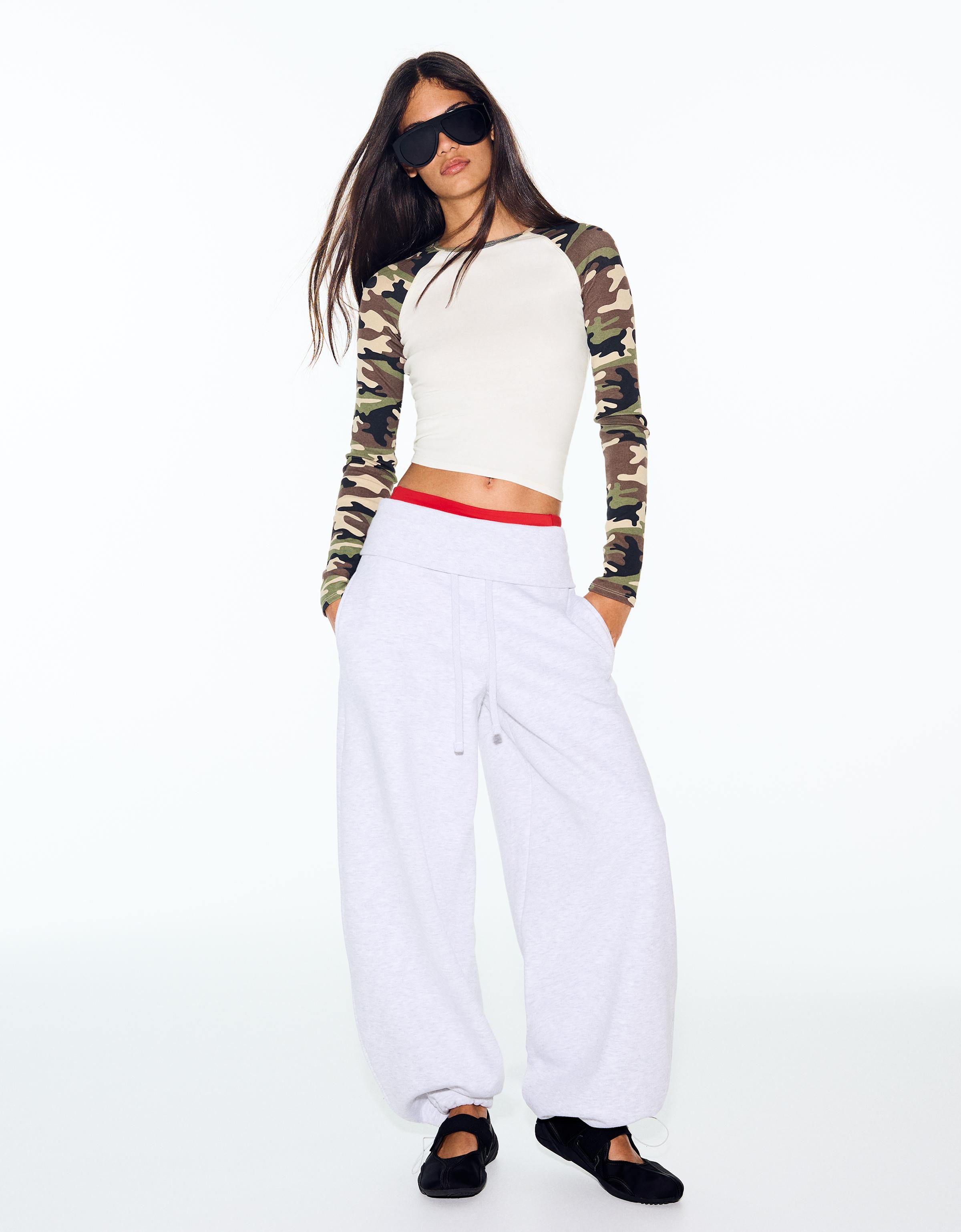 Bershka Raglan kollu baskılı uzun kollu tişört görsel 6