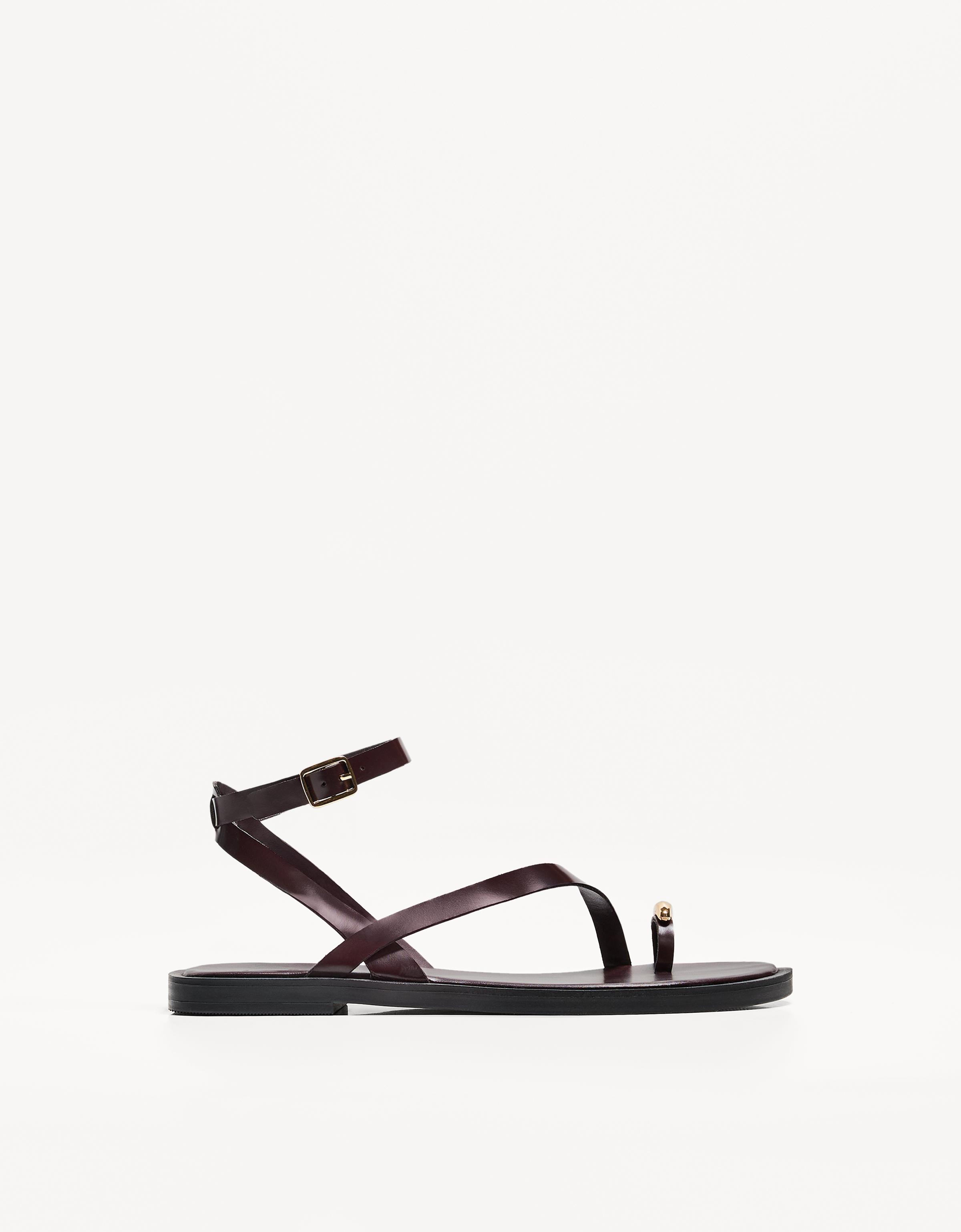 Bershka Flache Sandalen Mit Metallisiertem Detail Damen 40 Granatrot