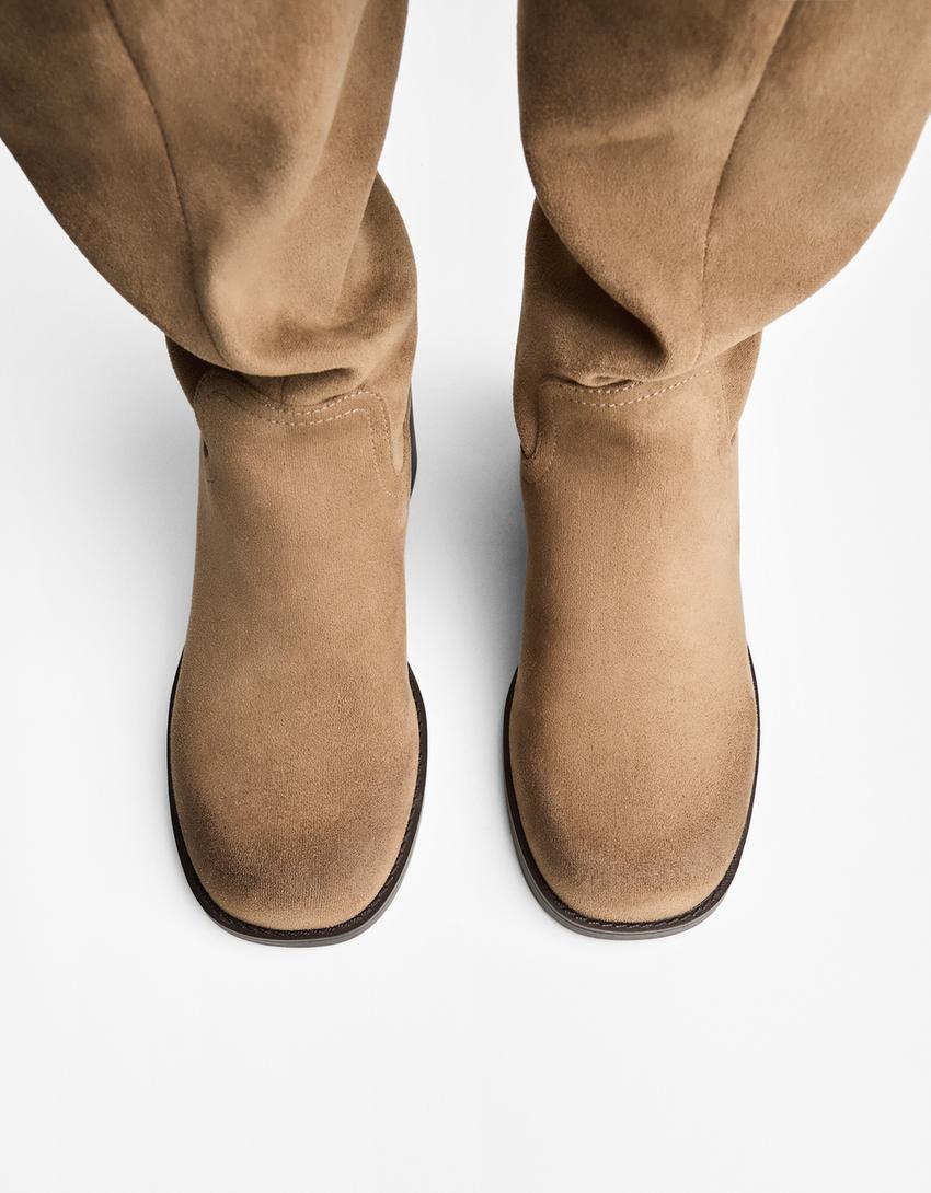 Stiefel mit abgenutztem Absatz-Taupe