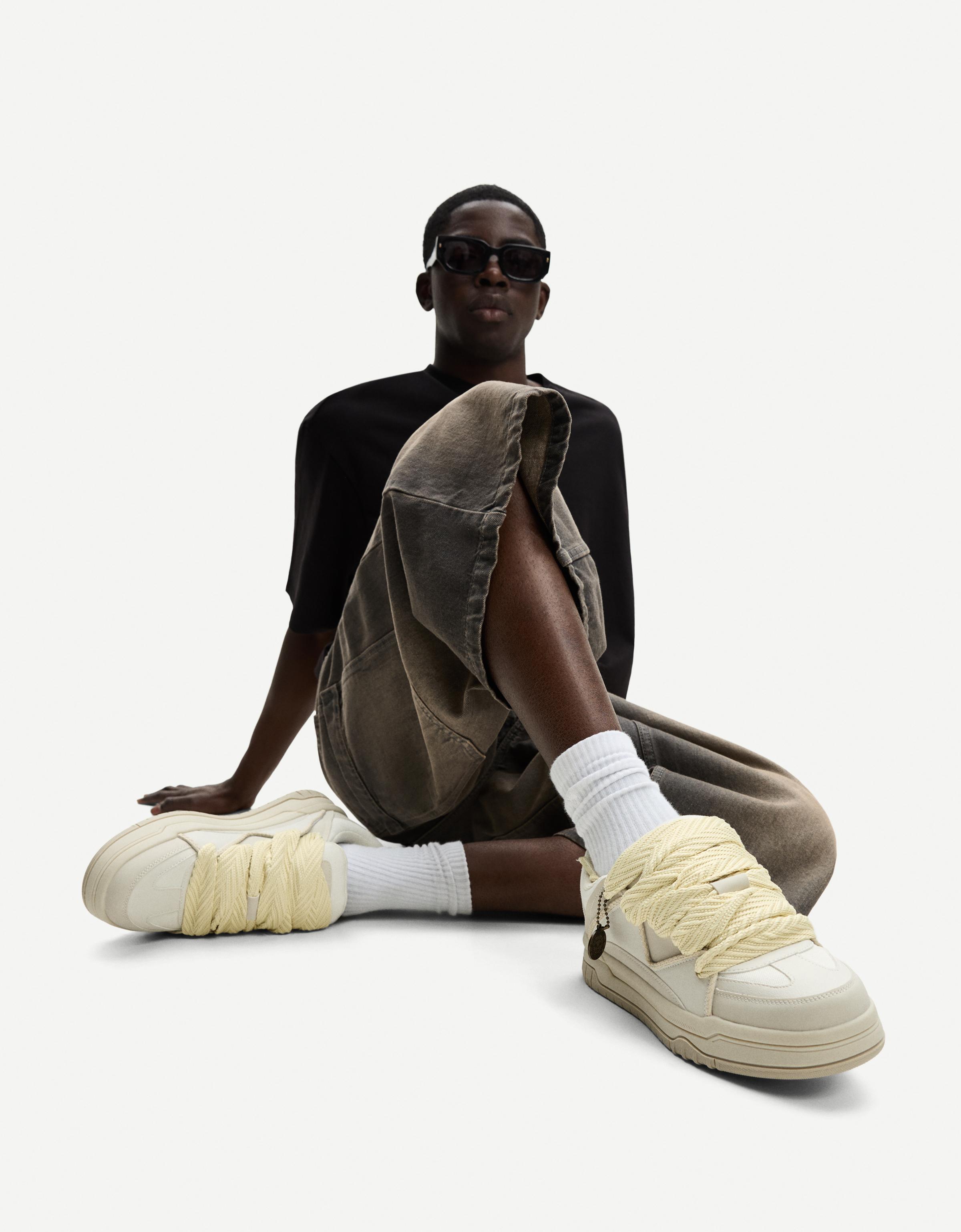 One Piece skate trainers with keyring - Shoes - Men | Bershka