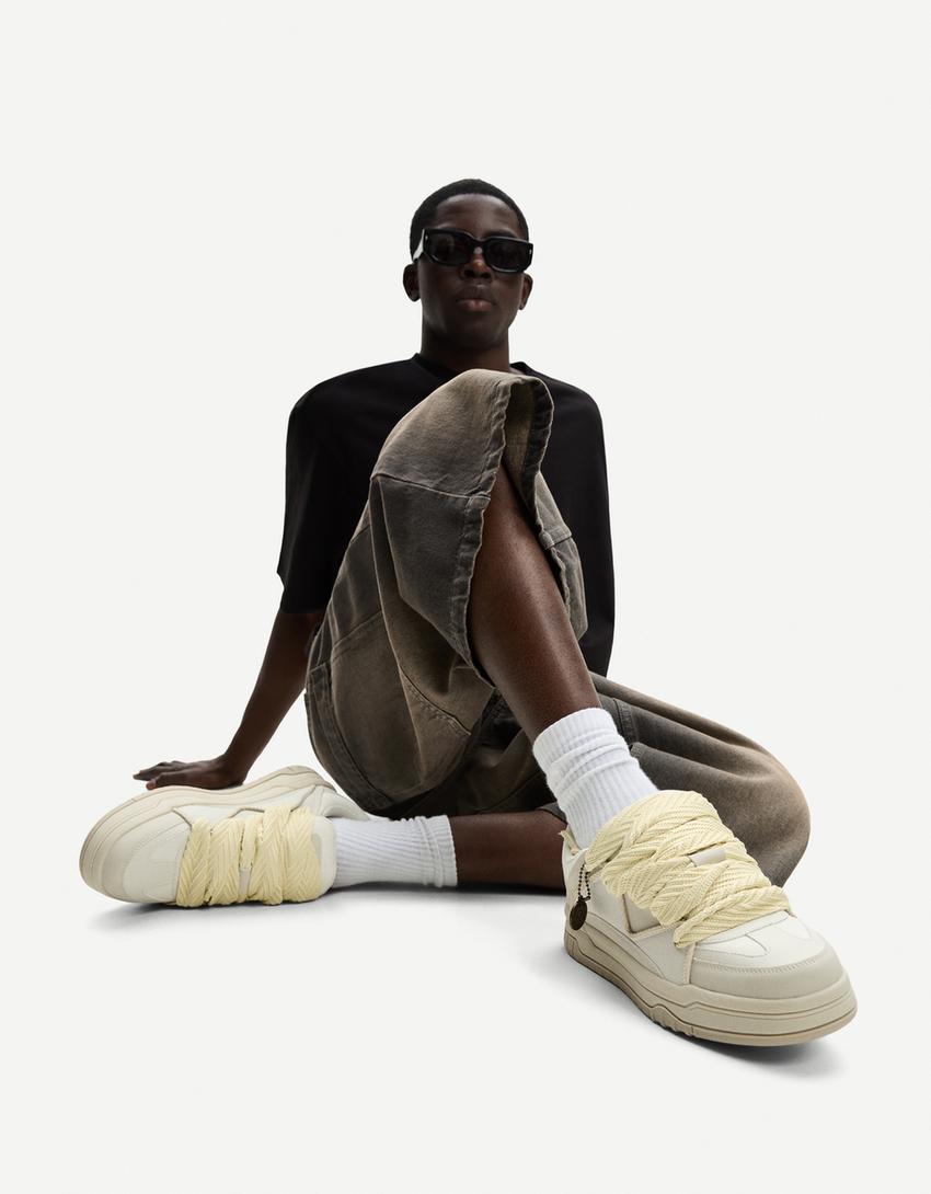 One Piece skater trainers with keychain-WHITE