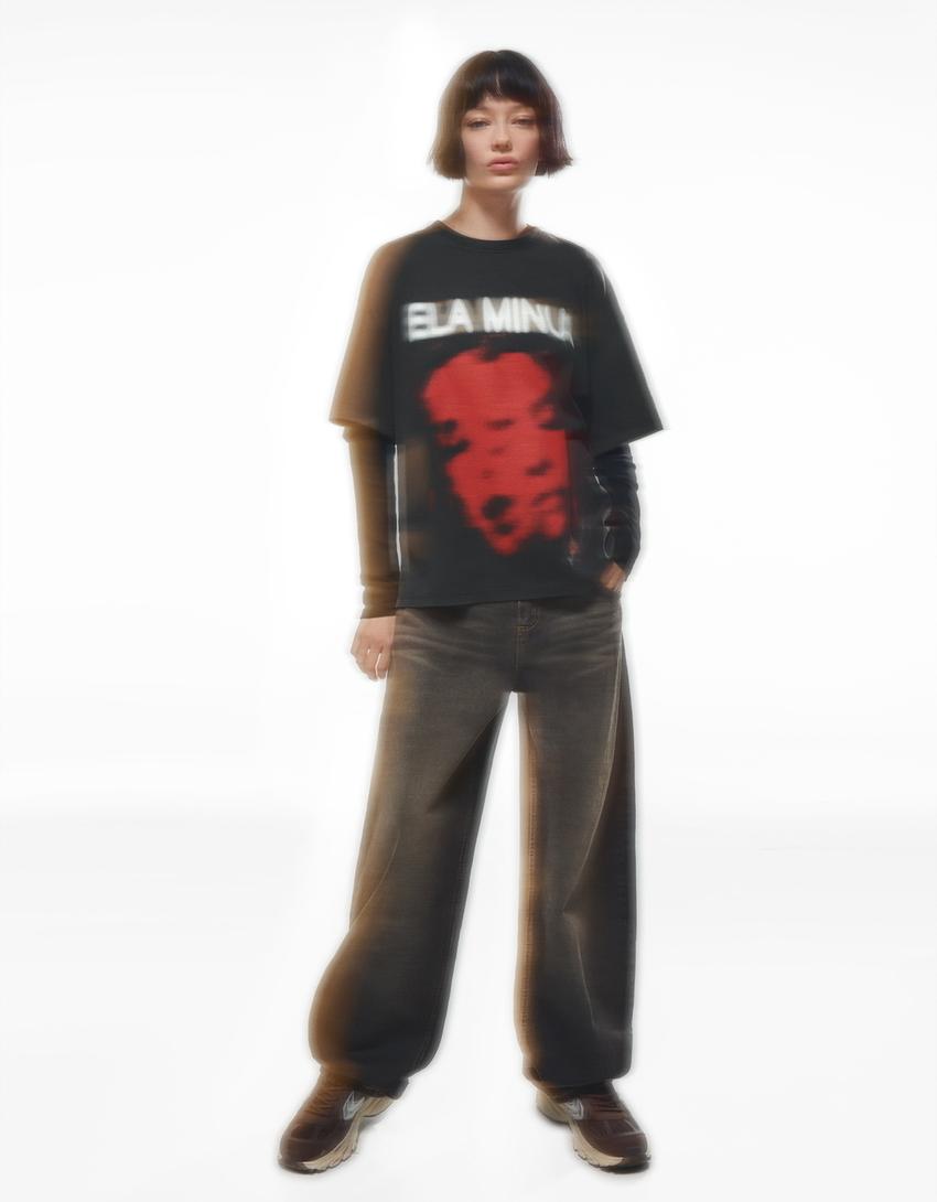 Kortærmet, oversize T-shirt med Ela Minus glow in the dark-print-Grå