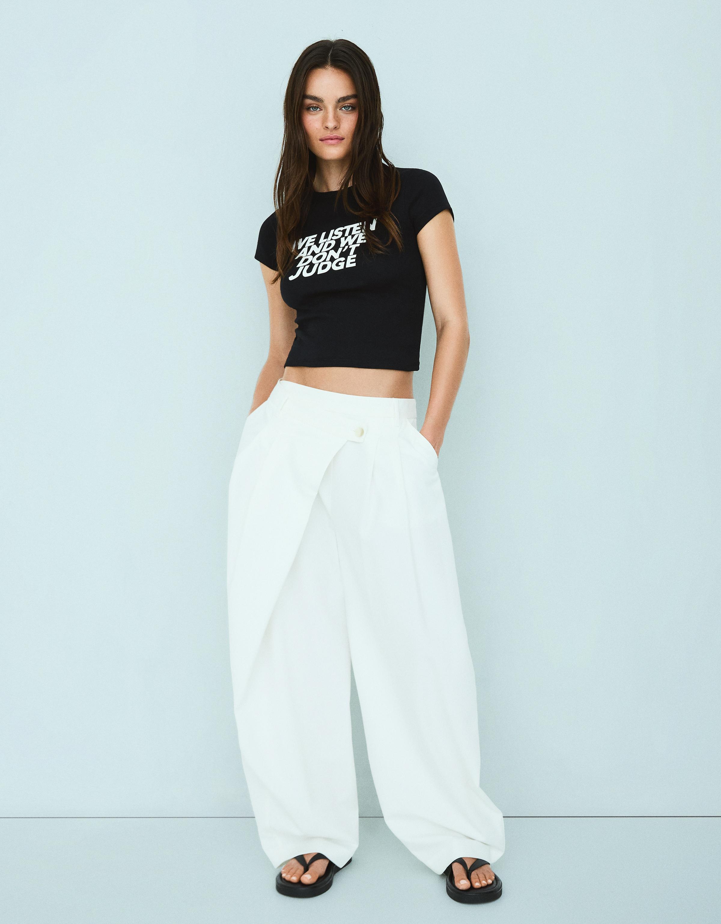 Bershka T-Shirt Mit Print Und Kurzen Ärmeln Damen S Schwarz