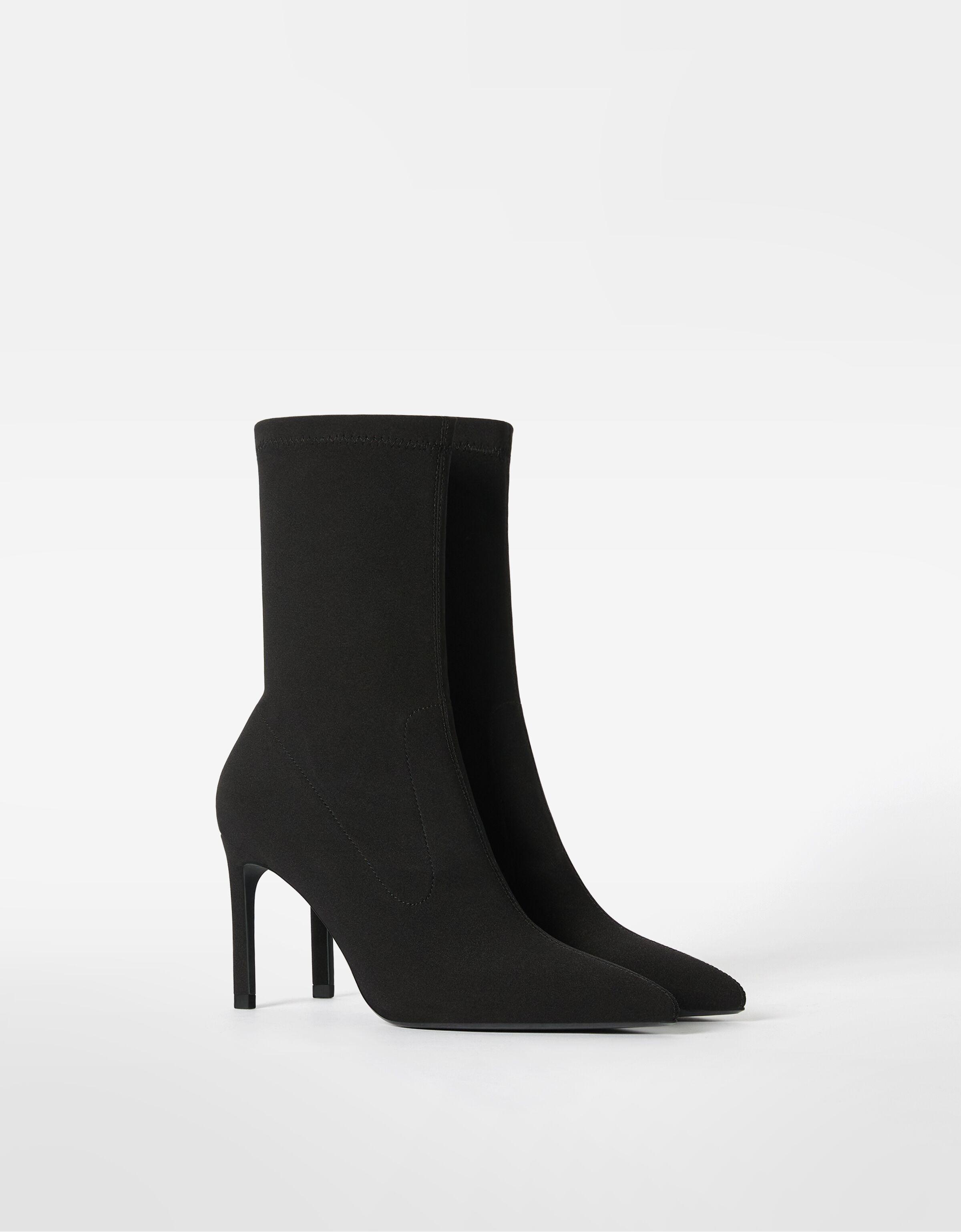 Fitted heel ankle boots — BLACK