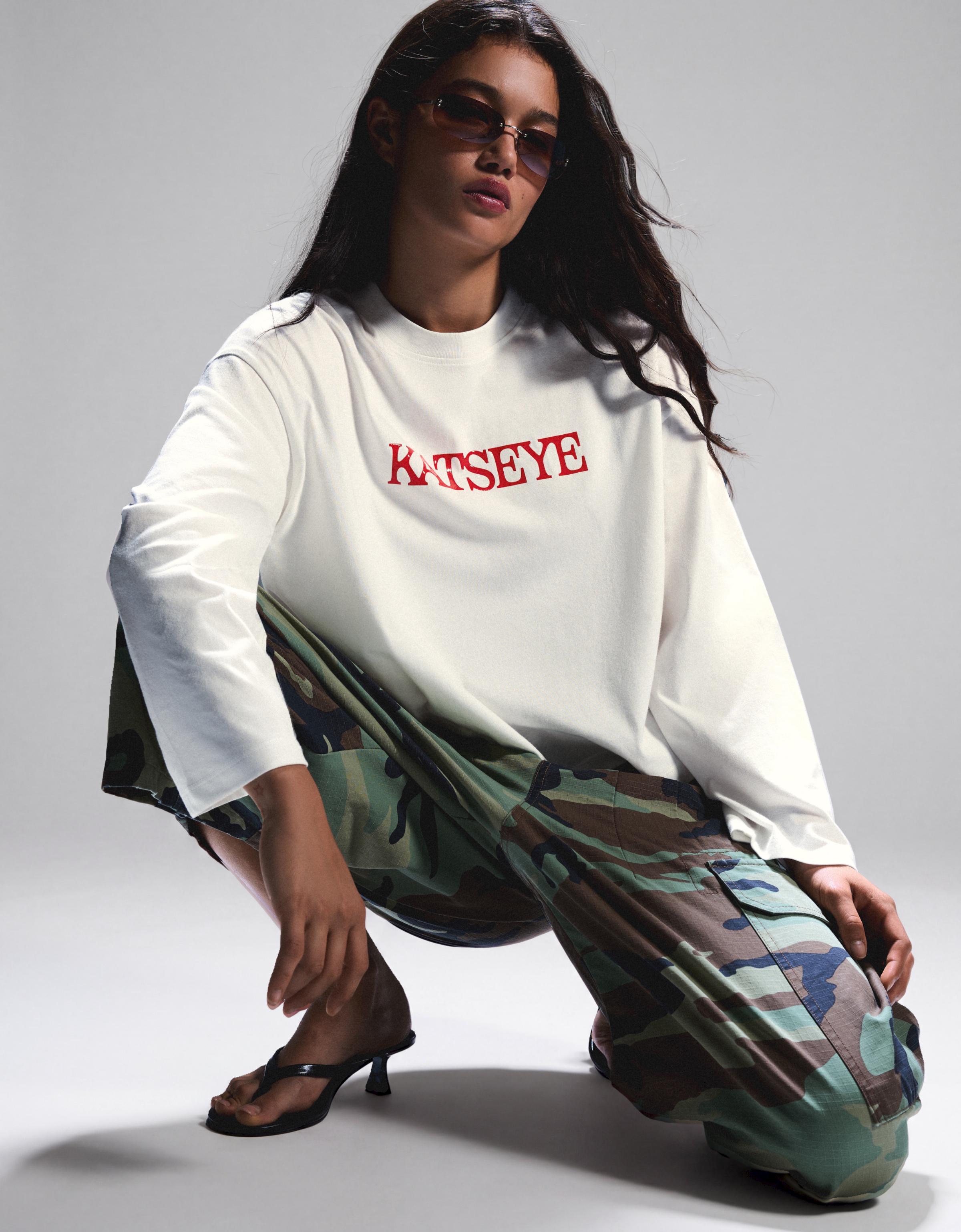 KATSEYE print long sleeve T-shirt — Off white