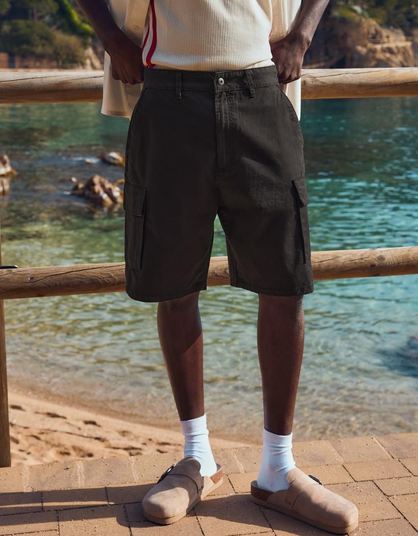 Wide-leg cargo Bermuda shorts-Black