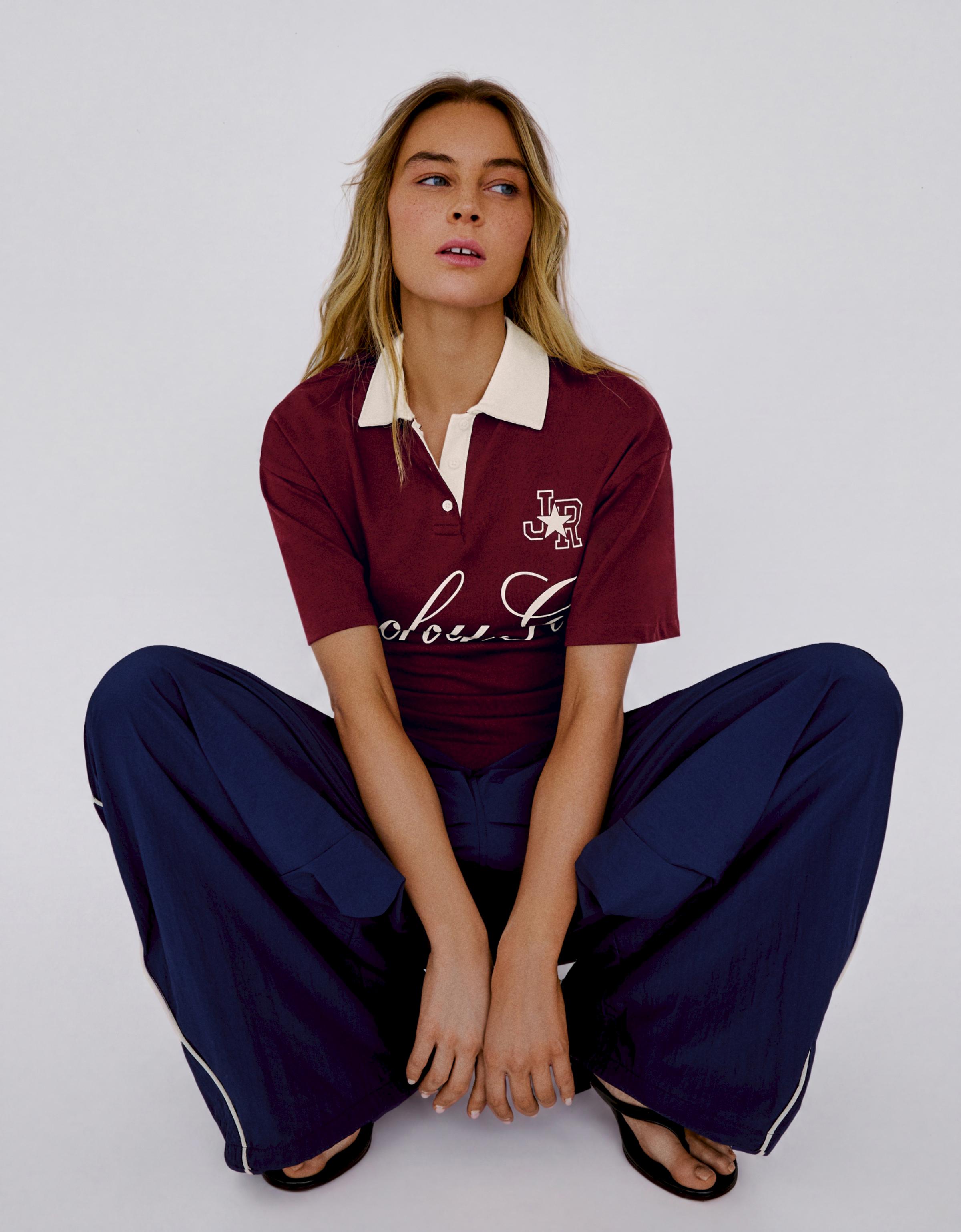 Short sleeve sash print polo shirt — Burgundy