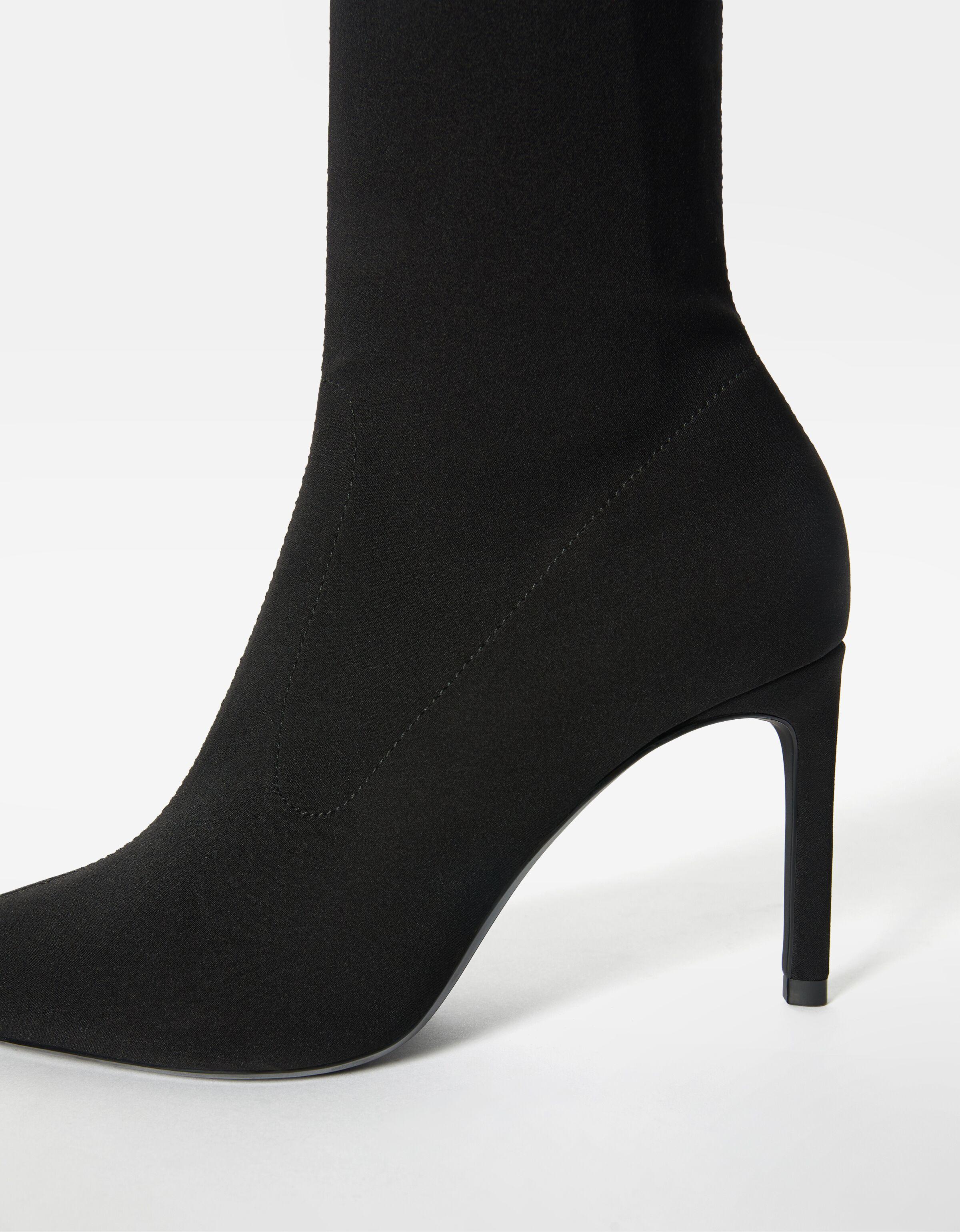 Fitted heel ankle boots — BLACK