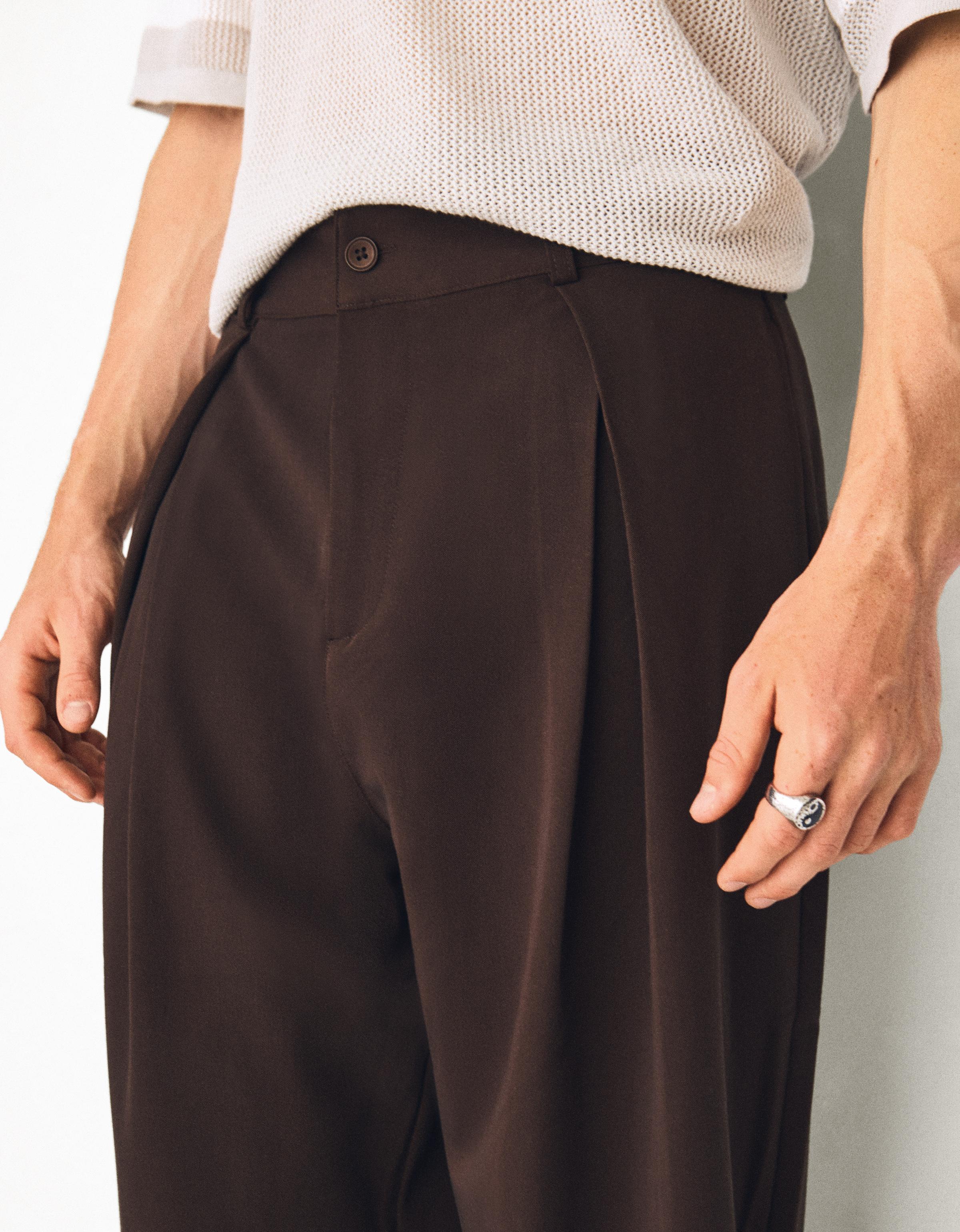 Pleated baggy trousers — Brown