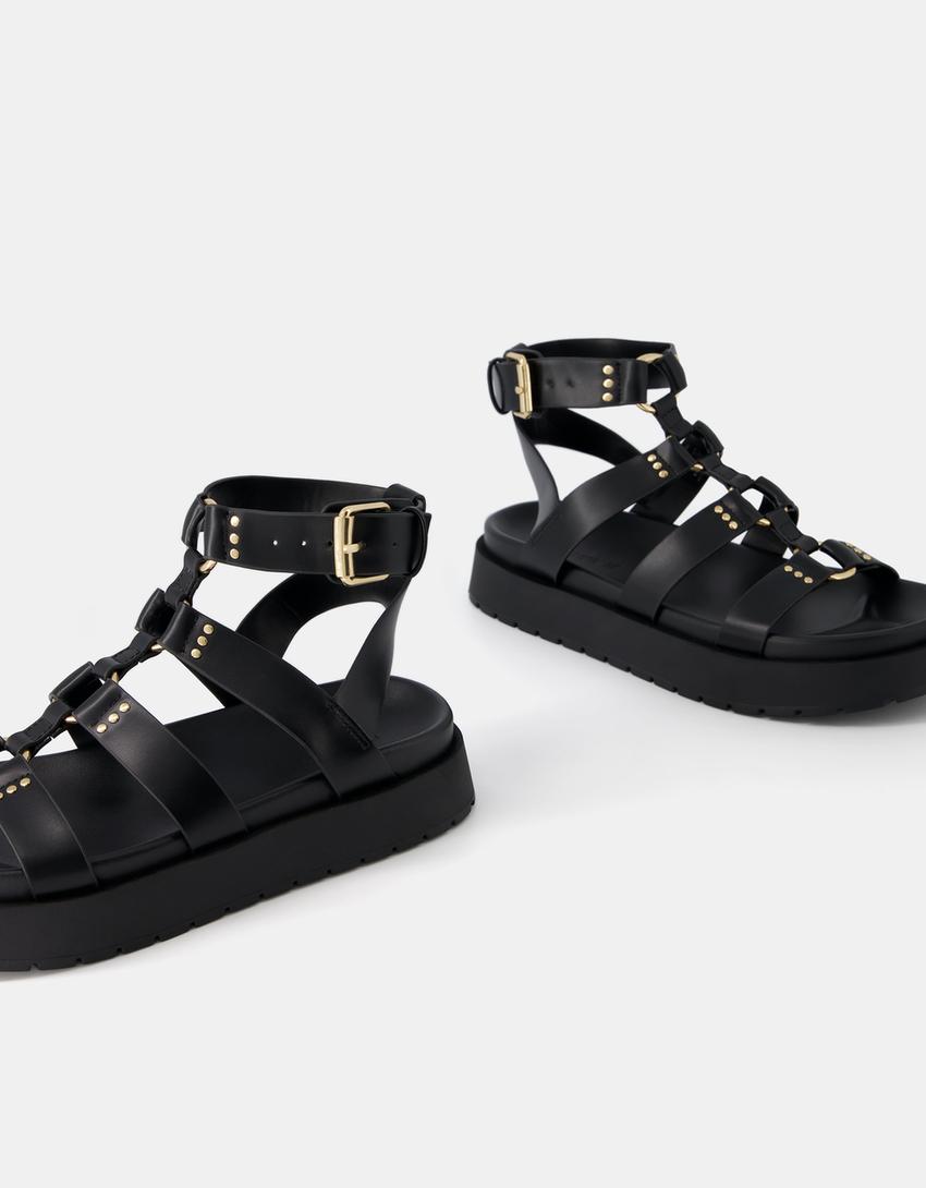 Sandália de plataformas com fivelas-Preto-4