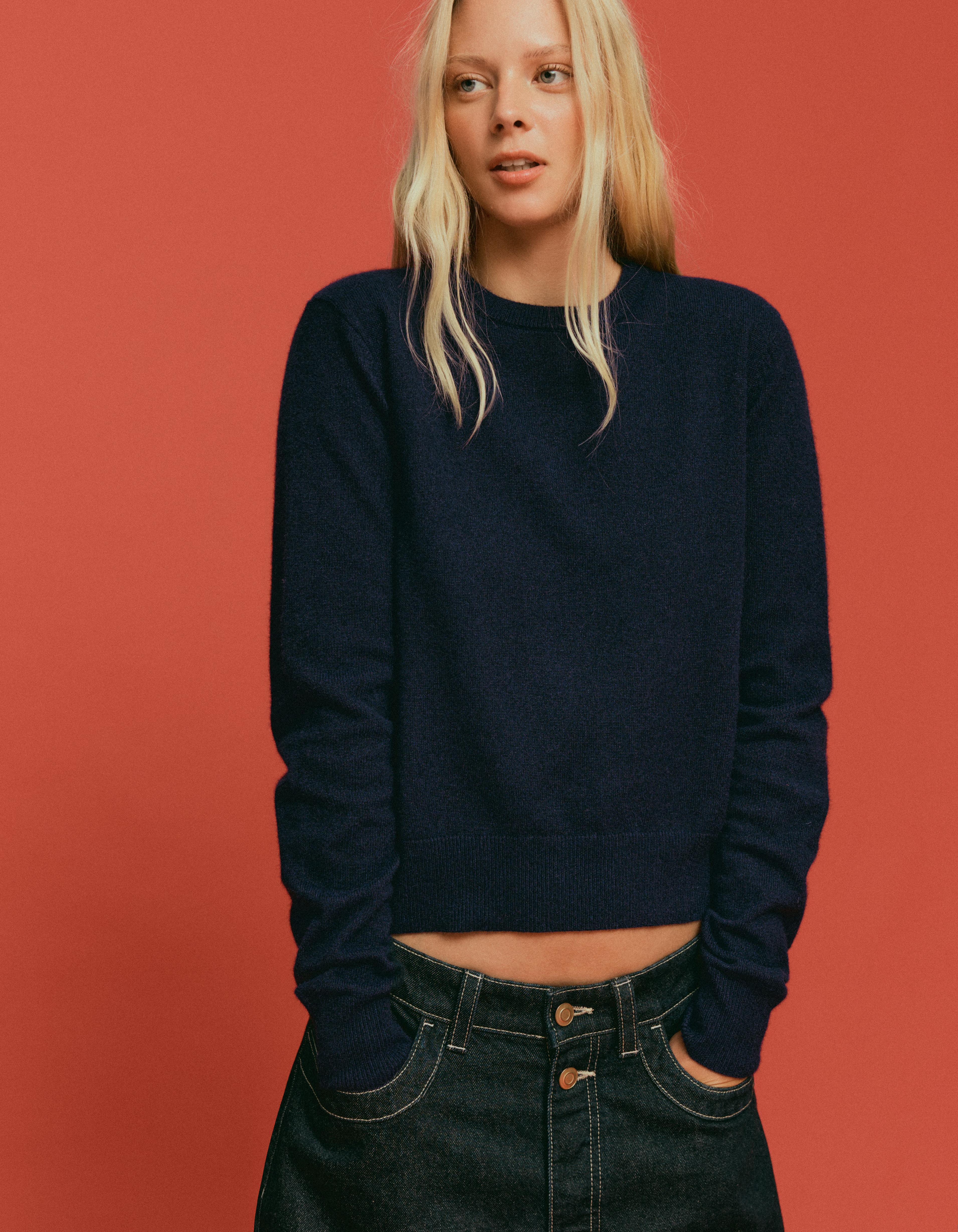 Bershka Sweter Z Okrągłym Dekoltem Kobieta Granatowy