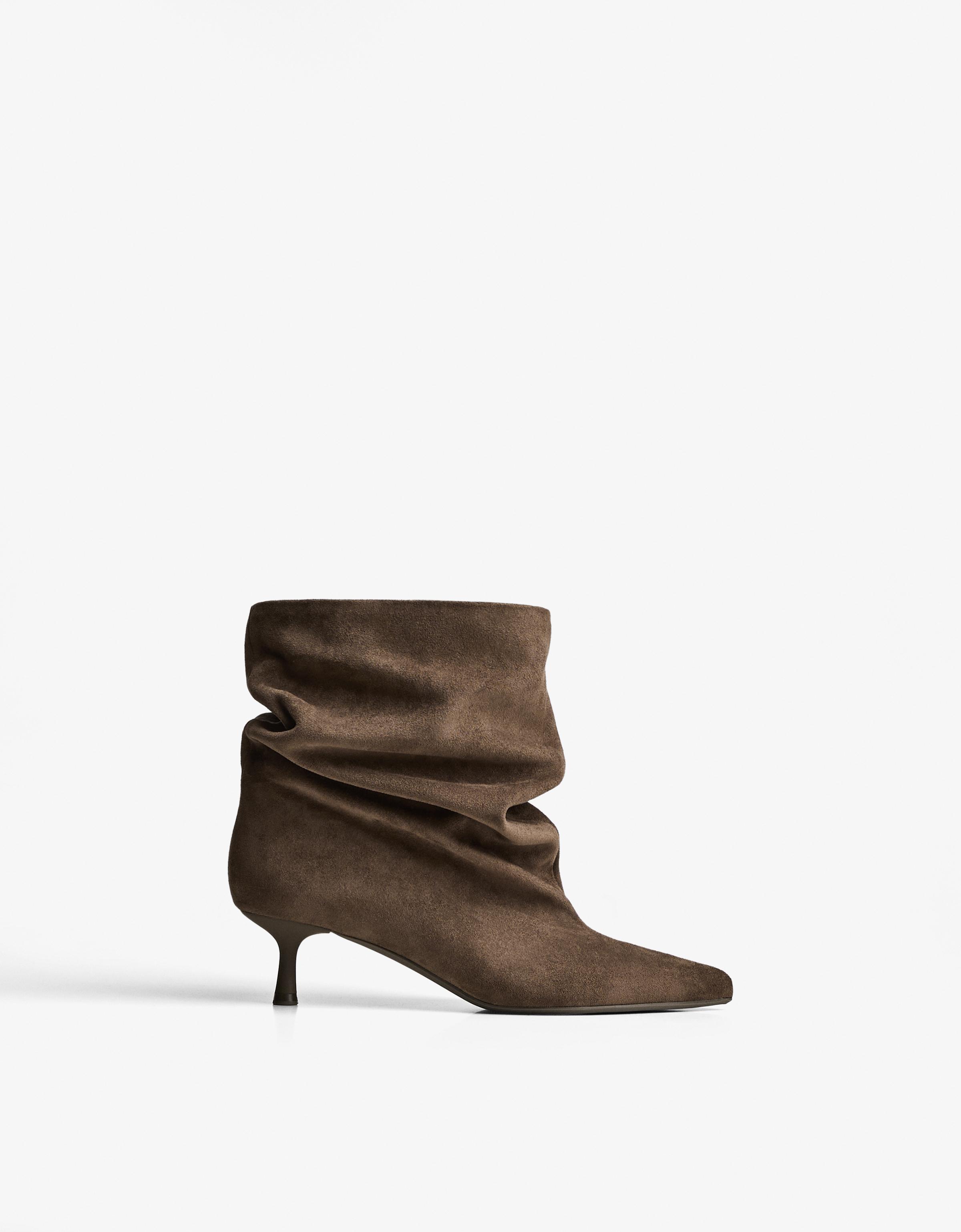 Bershka Slouchy-Stiefeletten Mit Kitten-Heels Damen 37 Gelbbraun