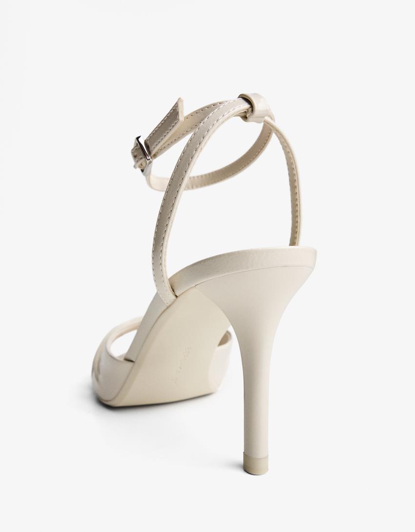 Sandales à talon froncé-Beige