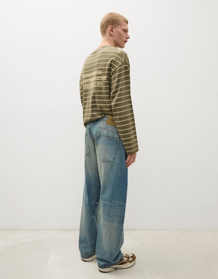 Jeans mit Twisted Fit-Ausgewaschenes Blau
