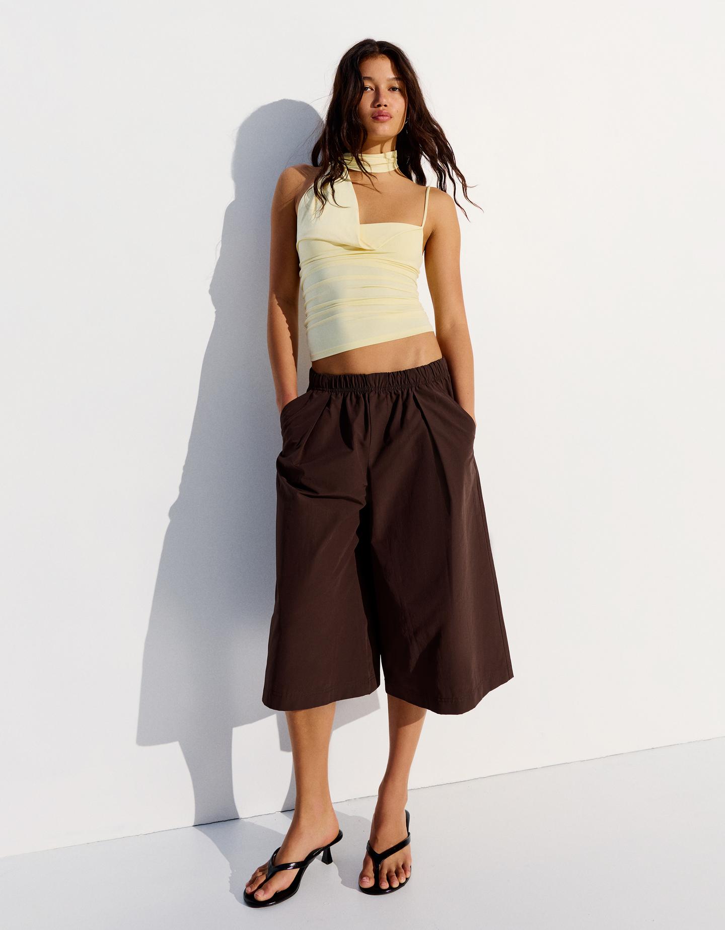 Bershka bermudy culotte z elastycznym pasem brązowy