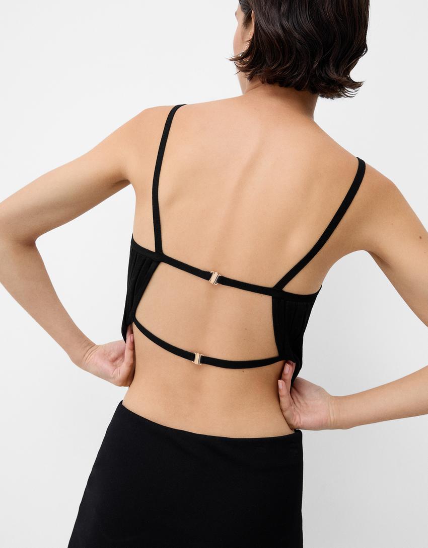 טופ עם כתפיות ואבזם בגב-שחור-6