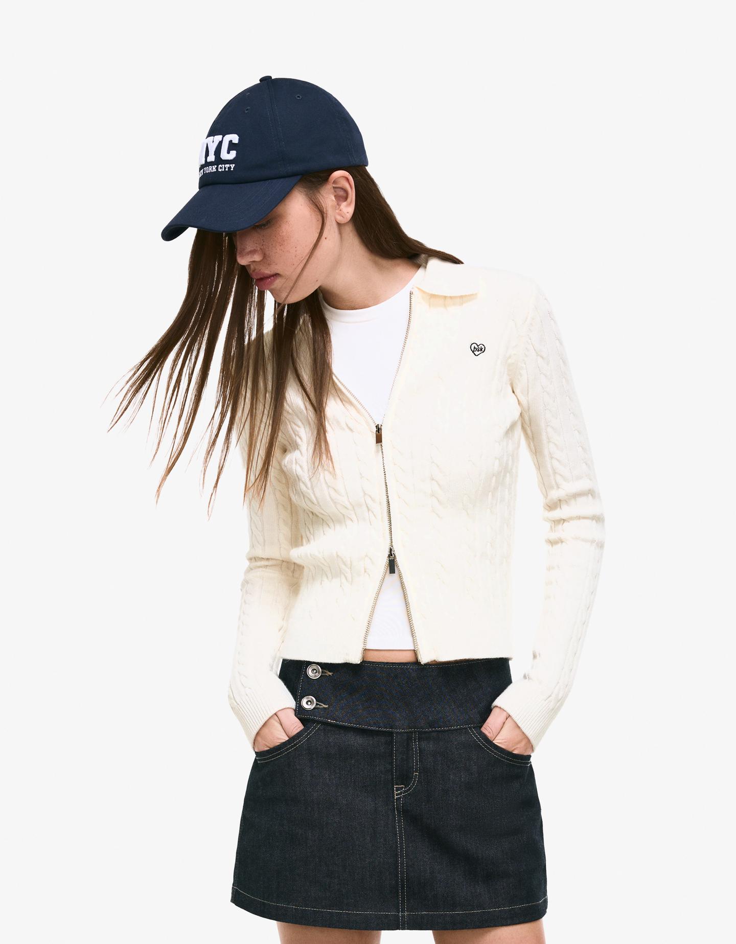 Bershka kardigan z kołnierzykiem polo w warkocze kremowy
