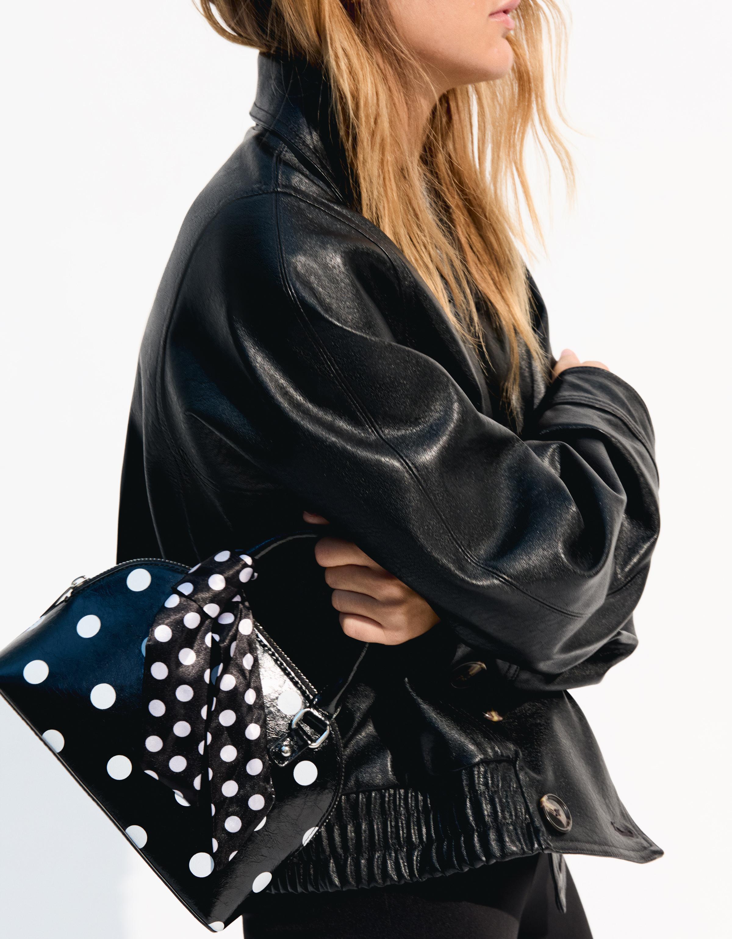 Bershka セーラームーン ブラックダウンジャケット Bershka: Pretty Guardian Sailor Moon X Bershka